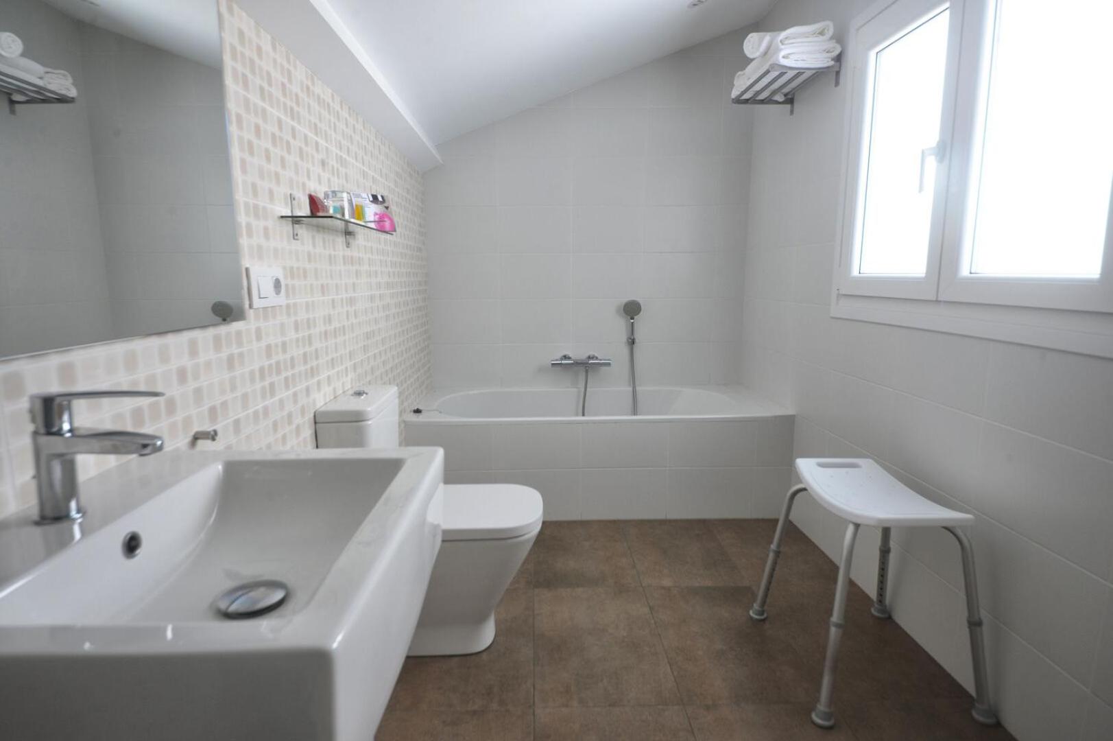 Triple Room with Private Bathroom - Photo 7