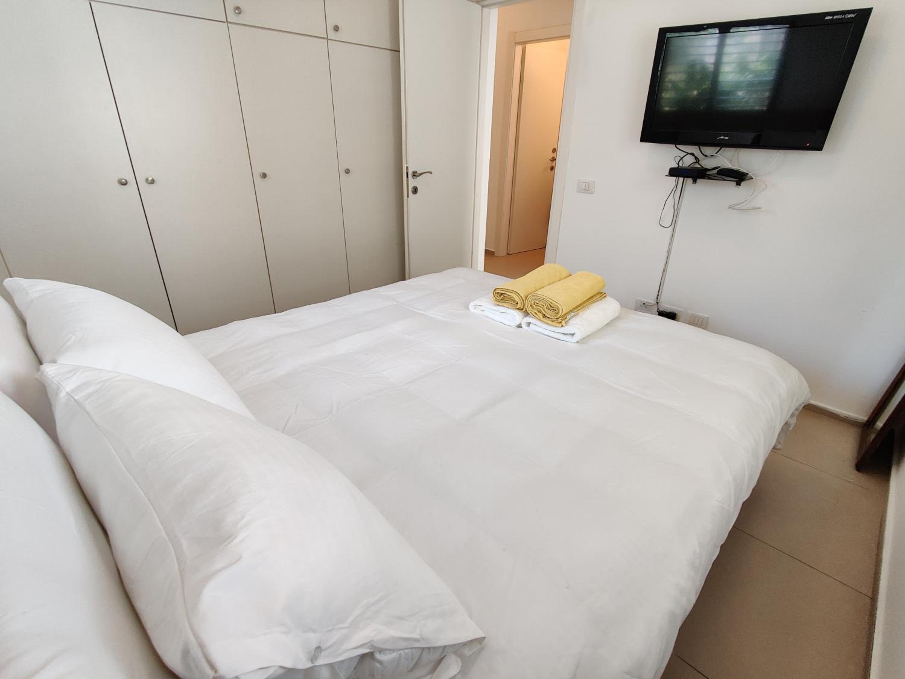 Two-Bedroom Apartment - Photo 24
