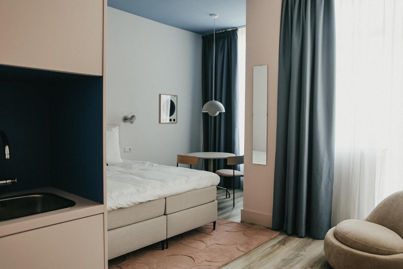 Deluxe Suite - Photo 8