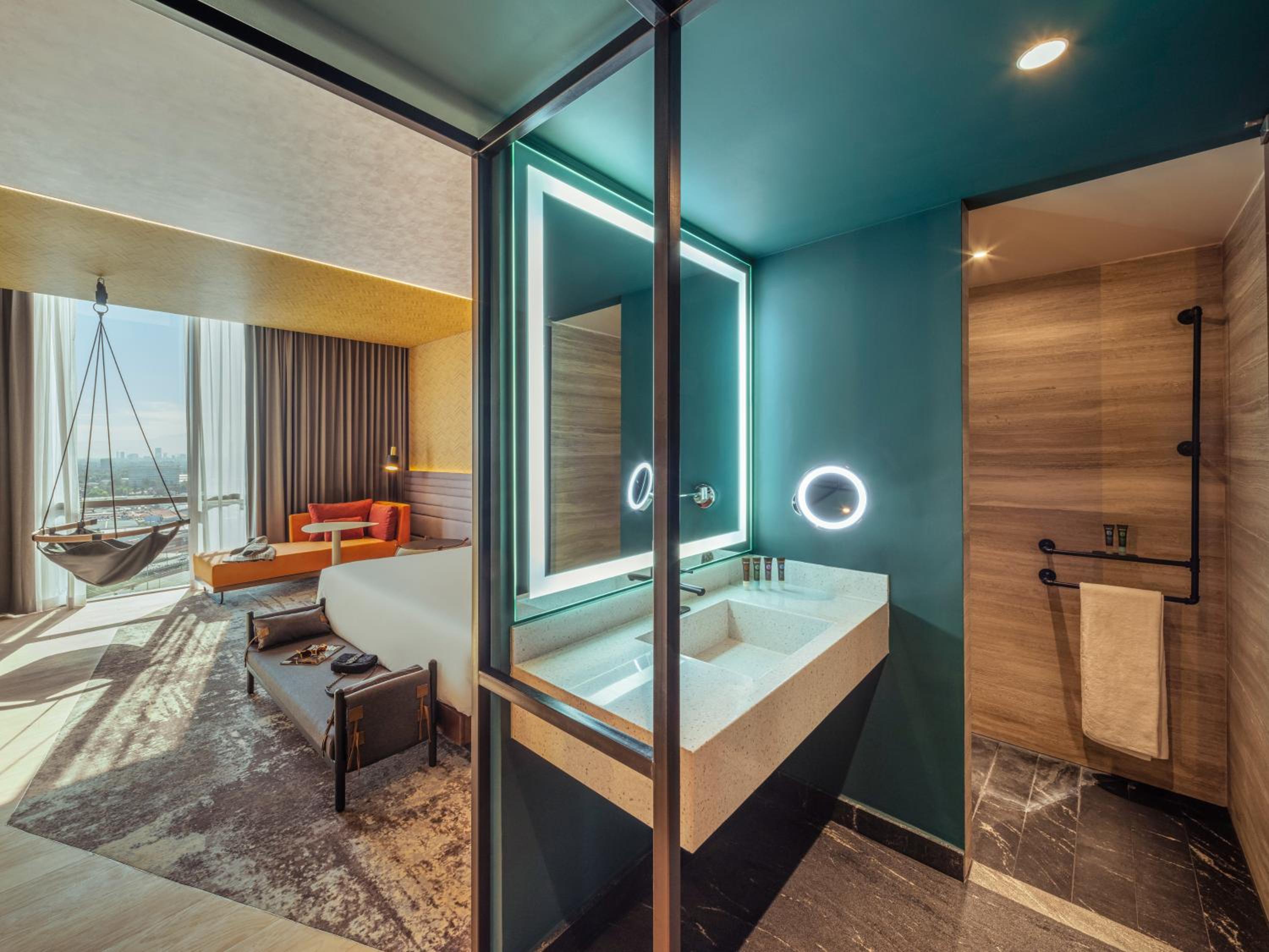 Superior King Suite - Photo 5