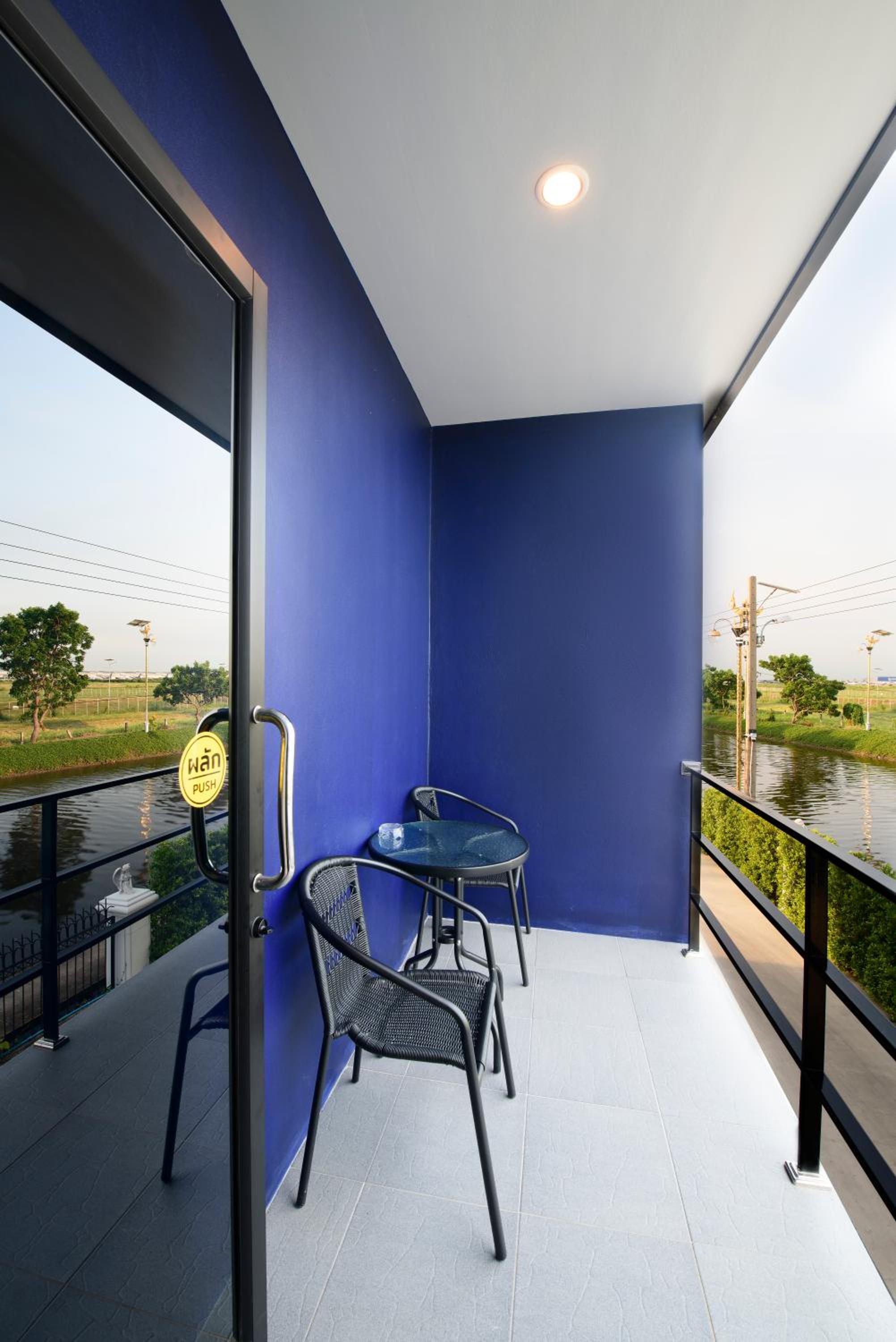 Deluxe King Suite - Photo 23