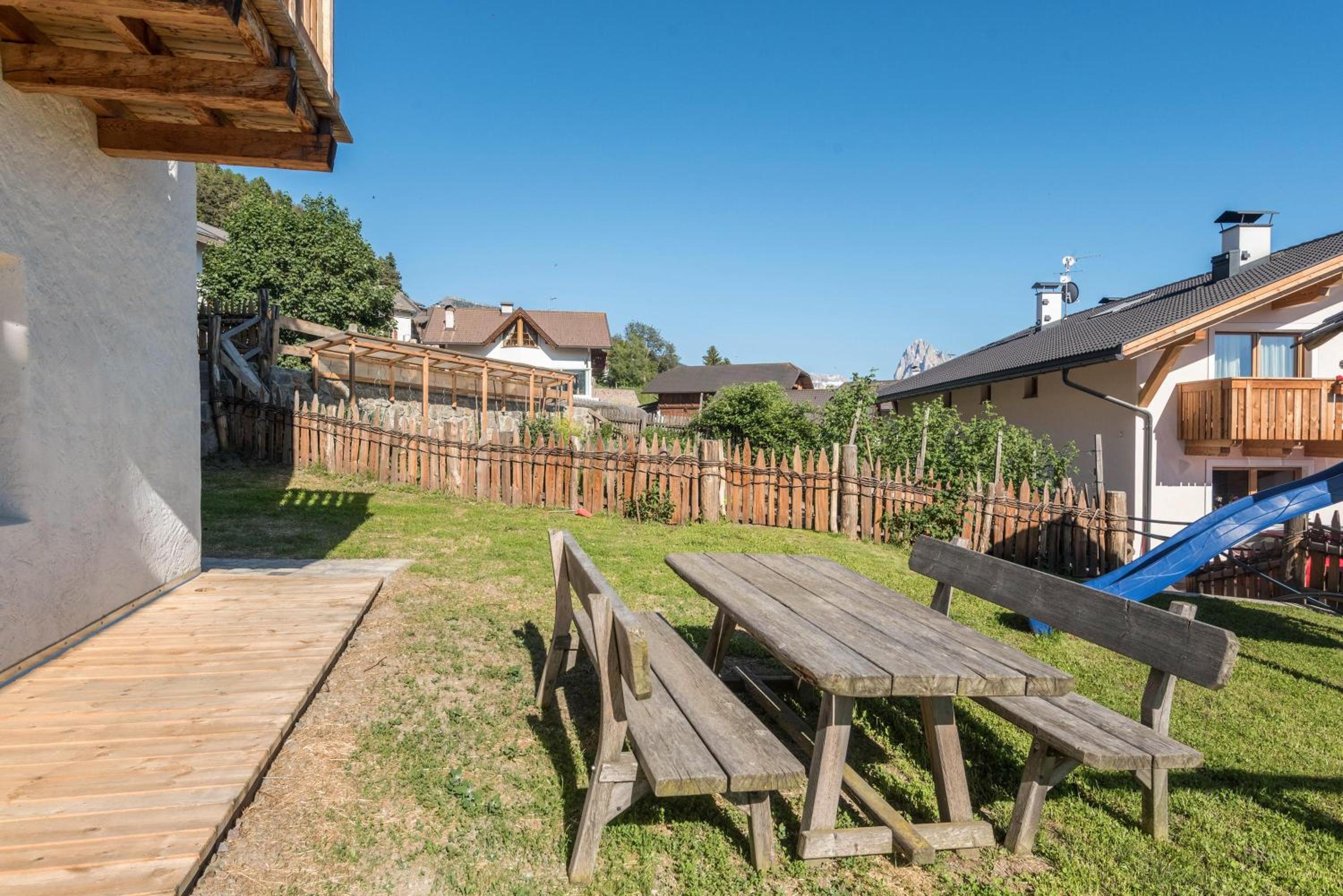 Two-Bedroom Deluxe Apartment with Garden View photo 3