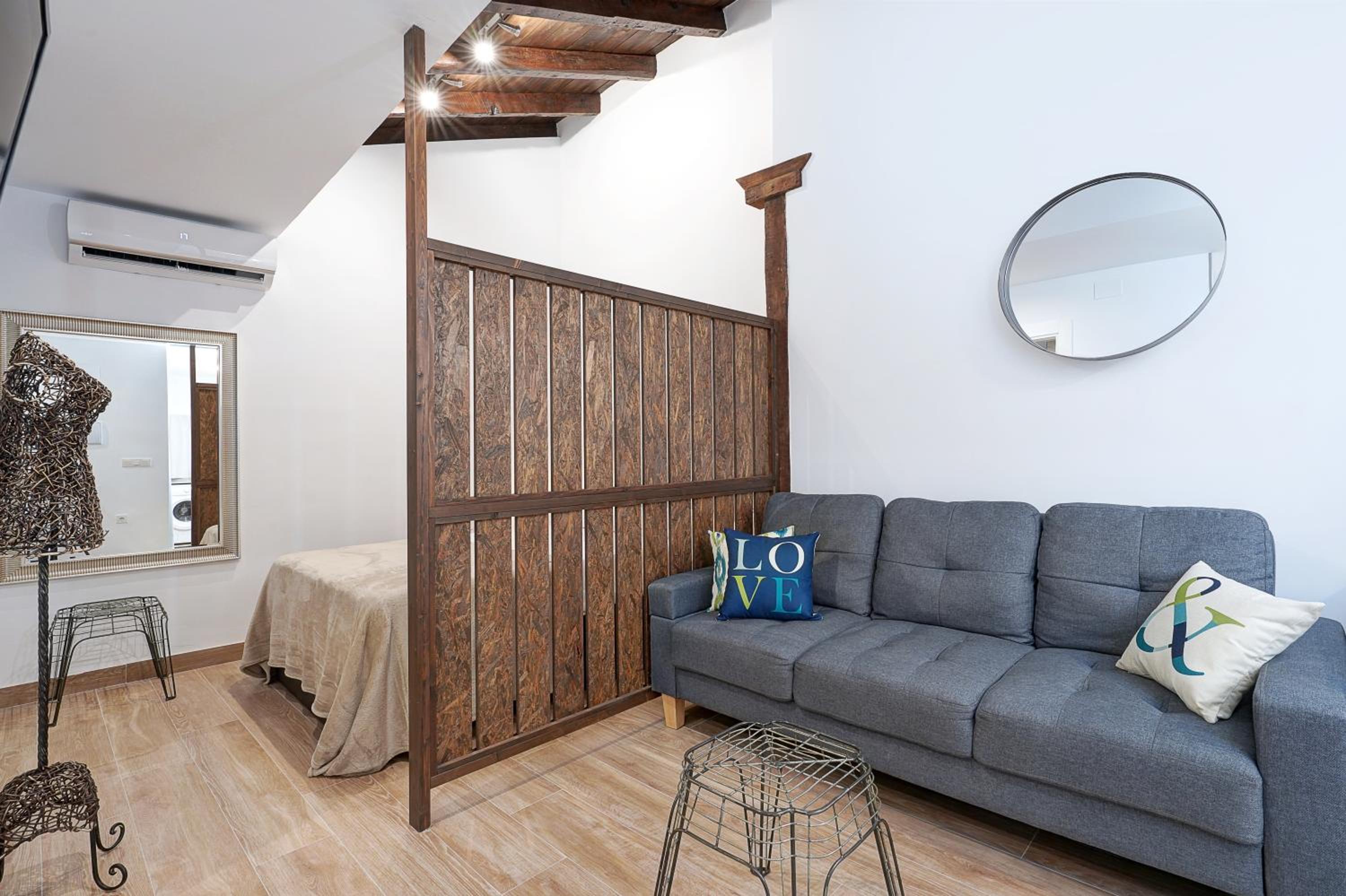Apartment with Terrace - Photo 4