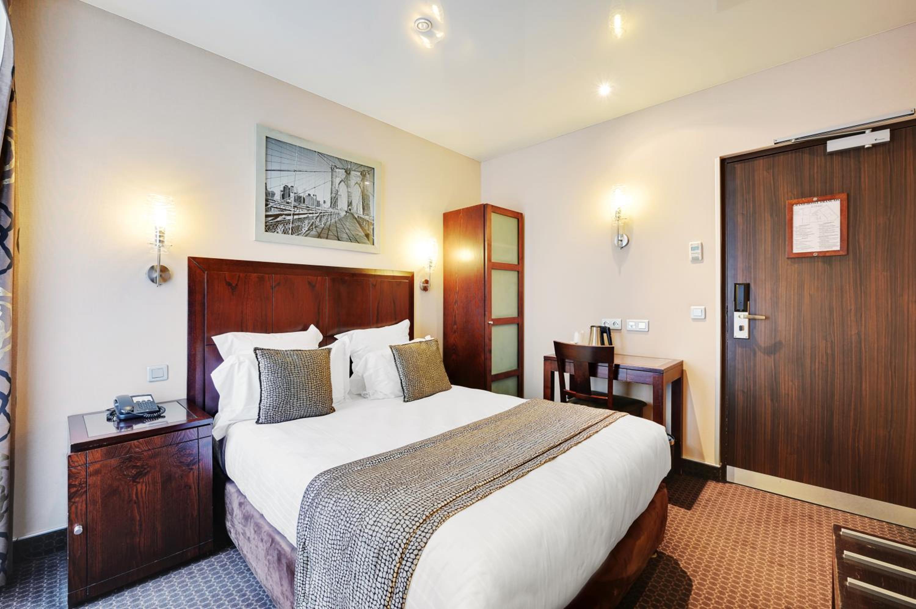 Grand Hotel Francais bedroom photo