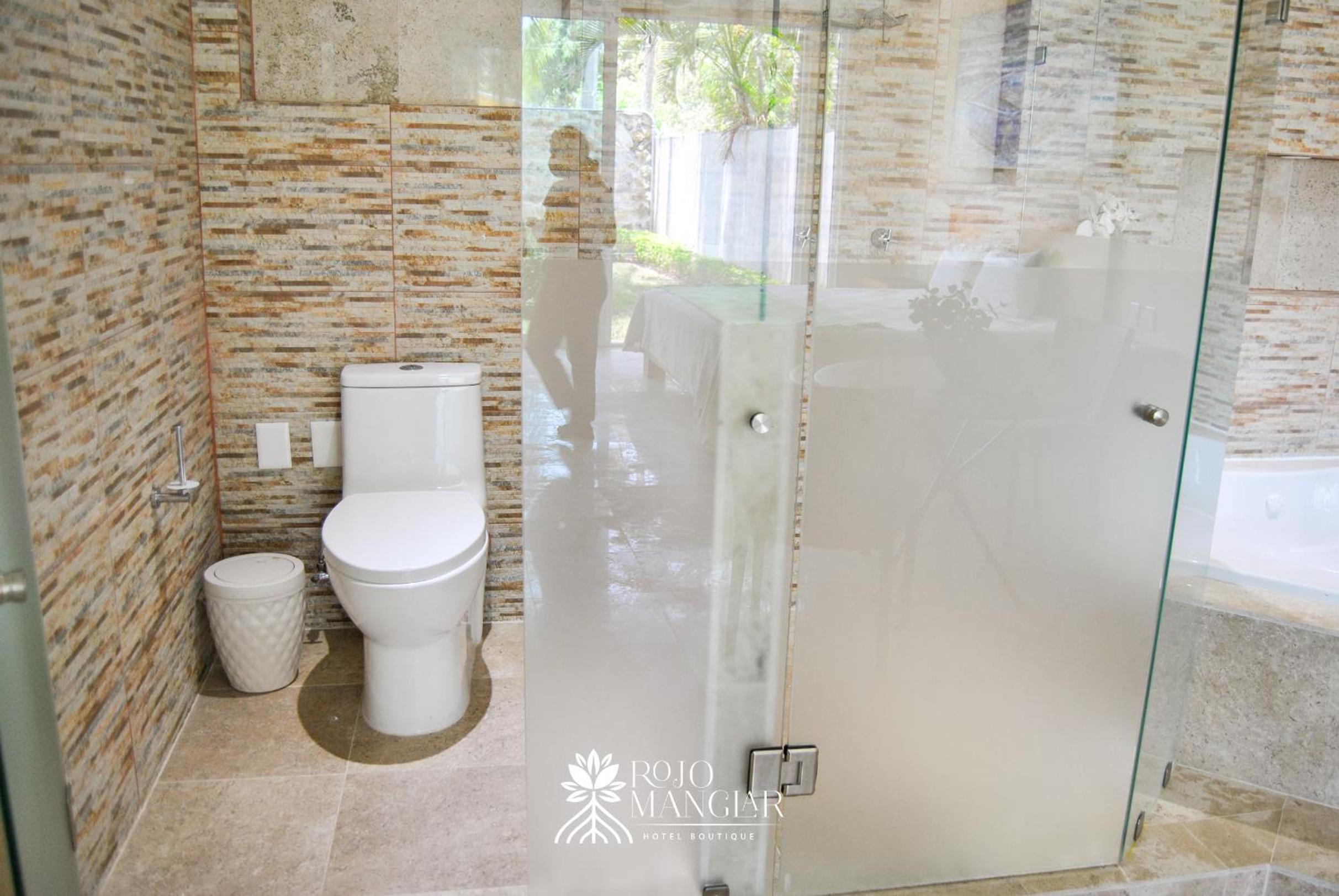 Deluxe Suite with Spa Bath - Photo 7