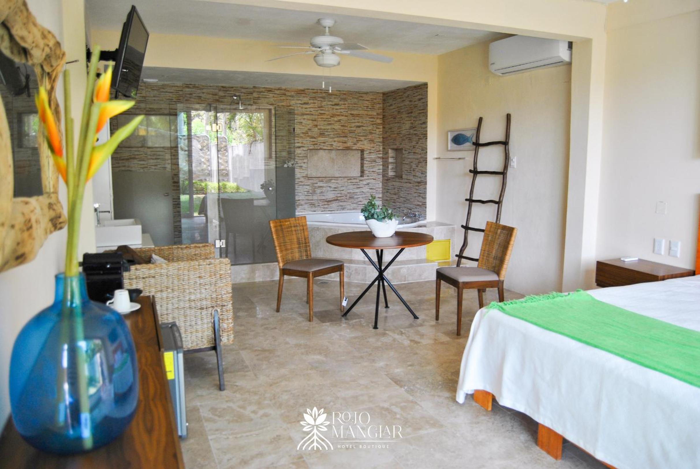 Deluxe Suite with Spa Bath - Photo 10