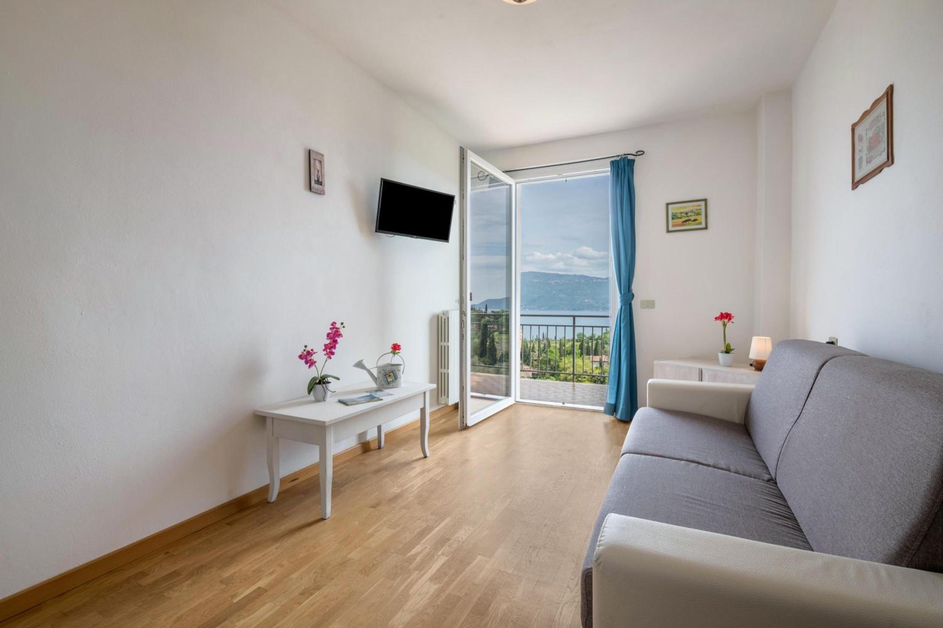 Superior One-Bedroom Apartment with Balcony