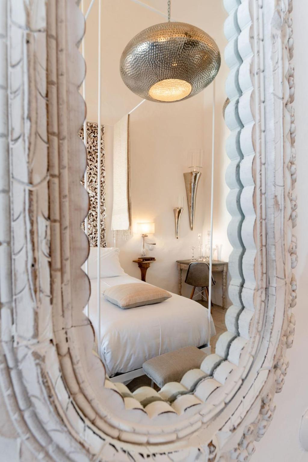 Suite with City View - Photo 9
