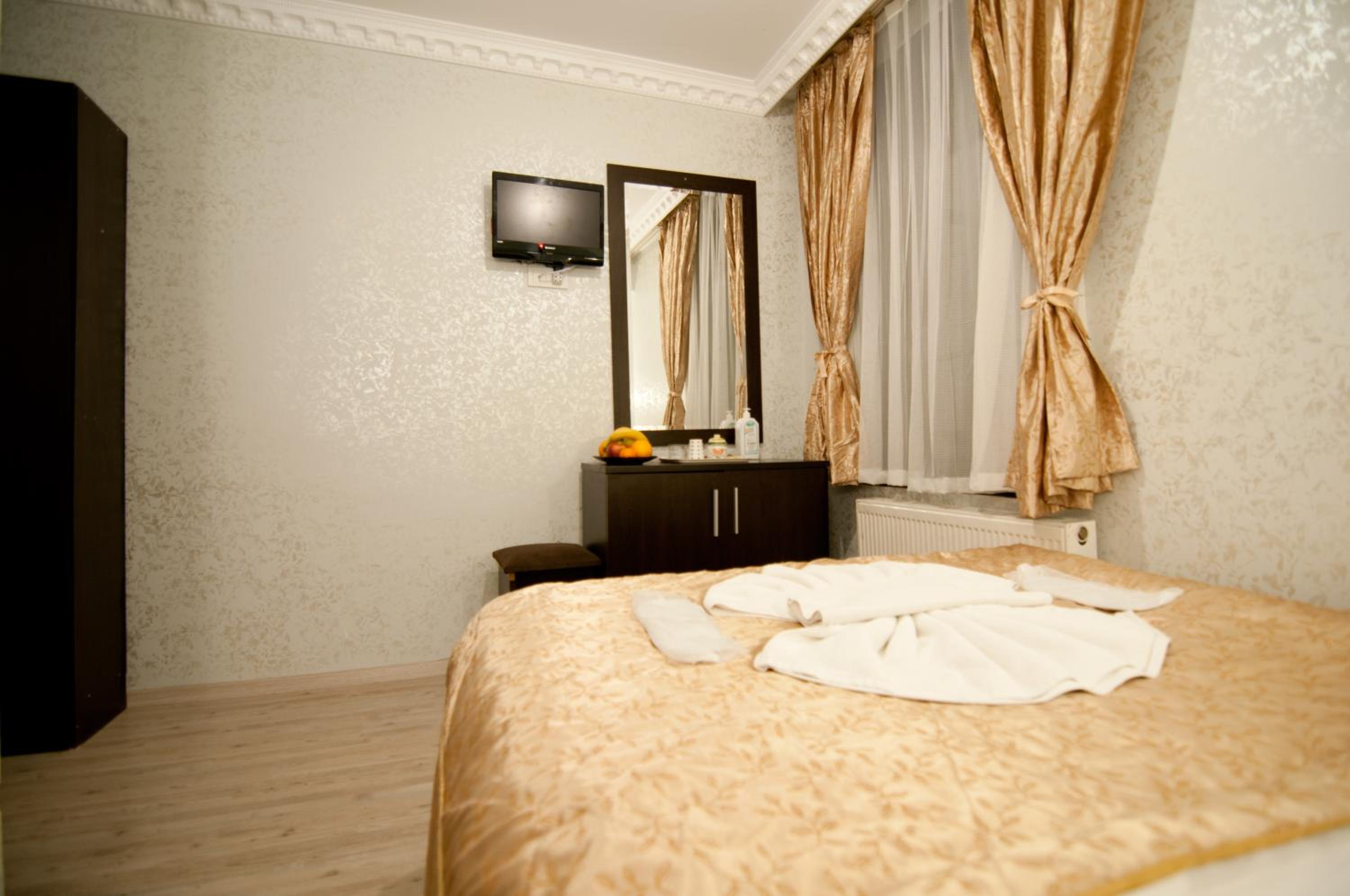 Budget Double Room photo 2