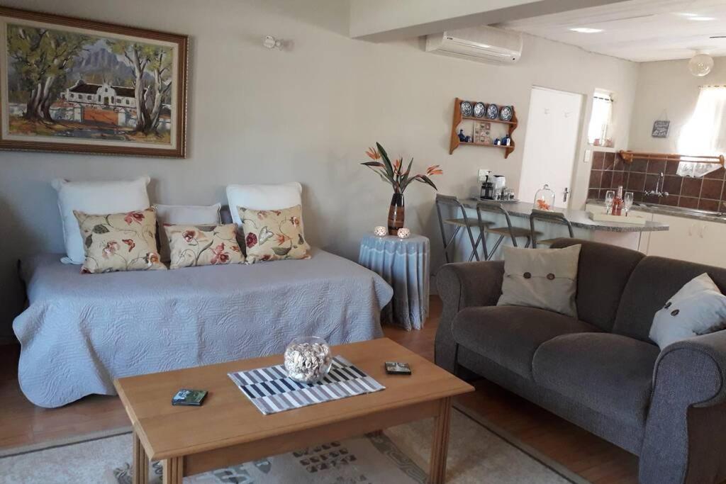 One-Bedroom Apartment - Photo 4