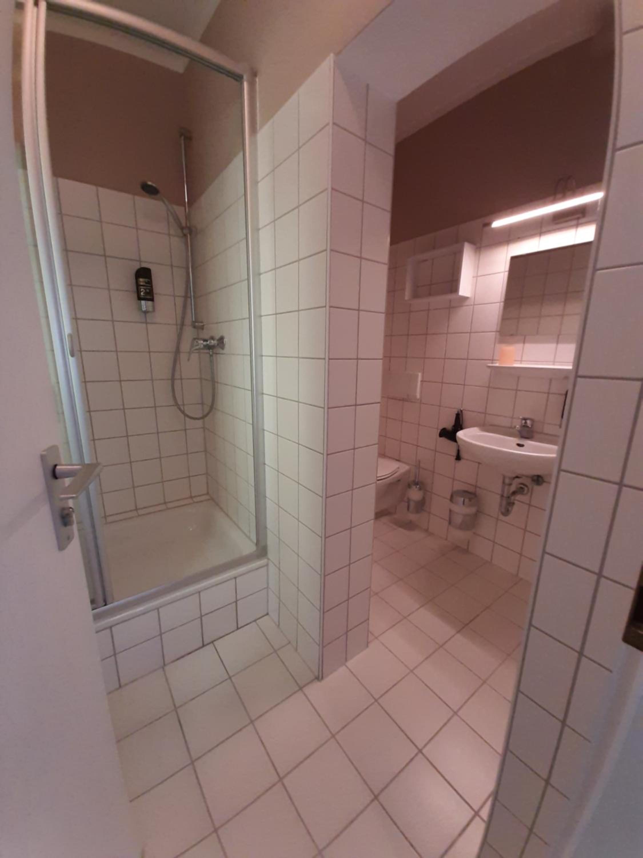 Double Room with Private External Bathroom - Photo 7
