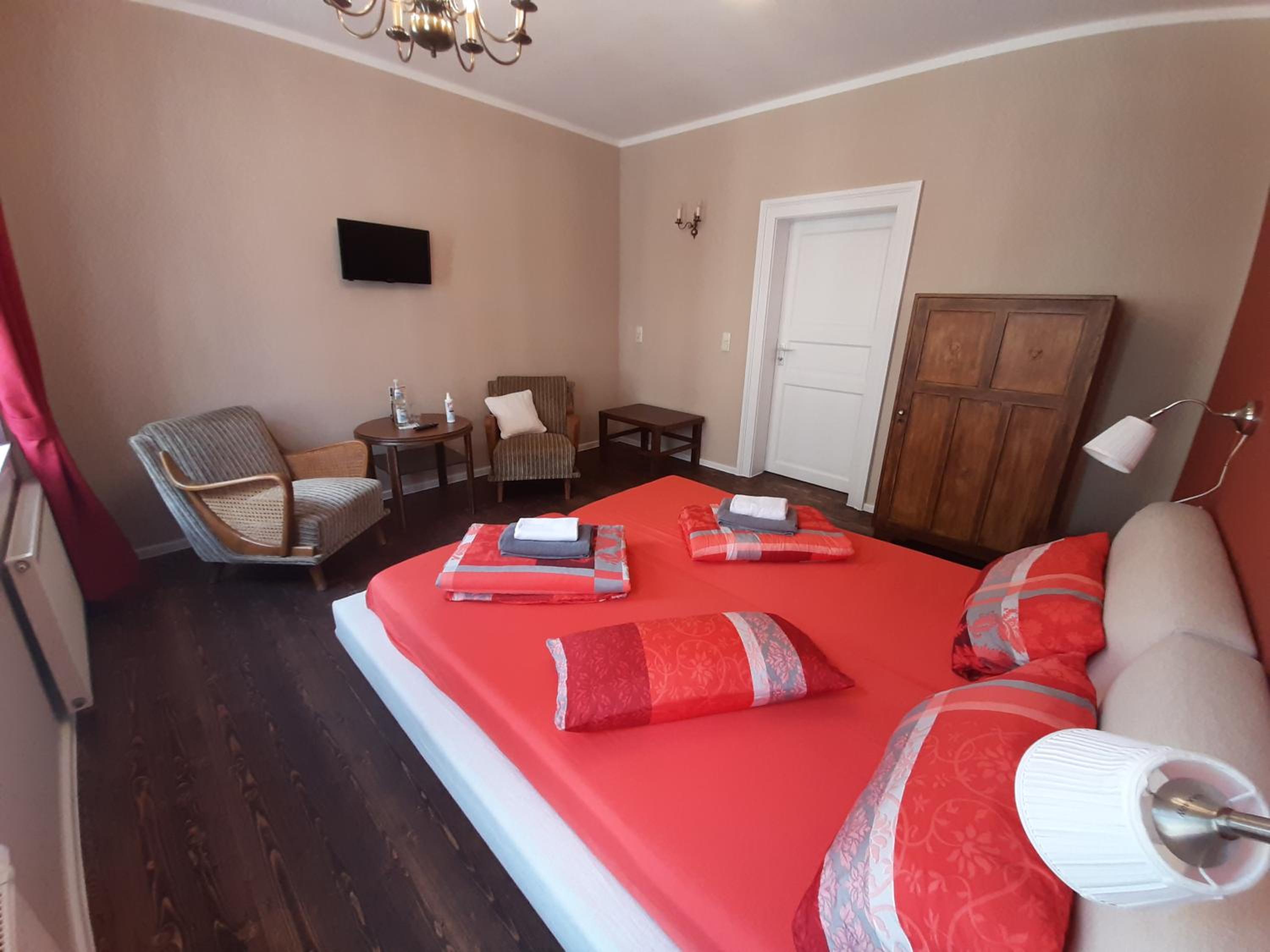 Double Room with Private External Bathroom - Photo 1
