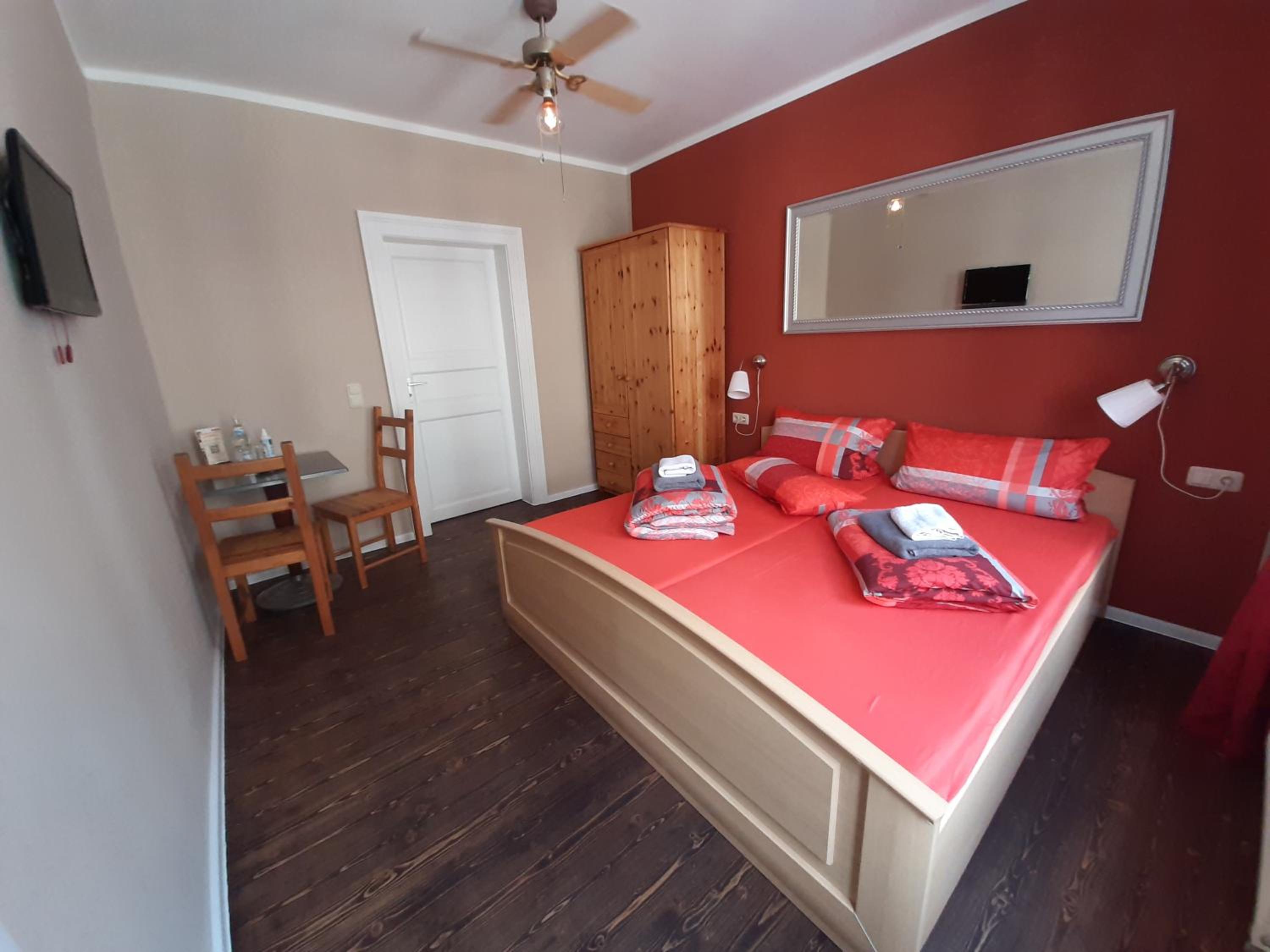 Double Room with Private Bathroom - Photo 1