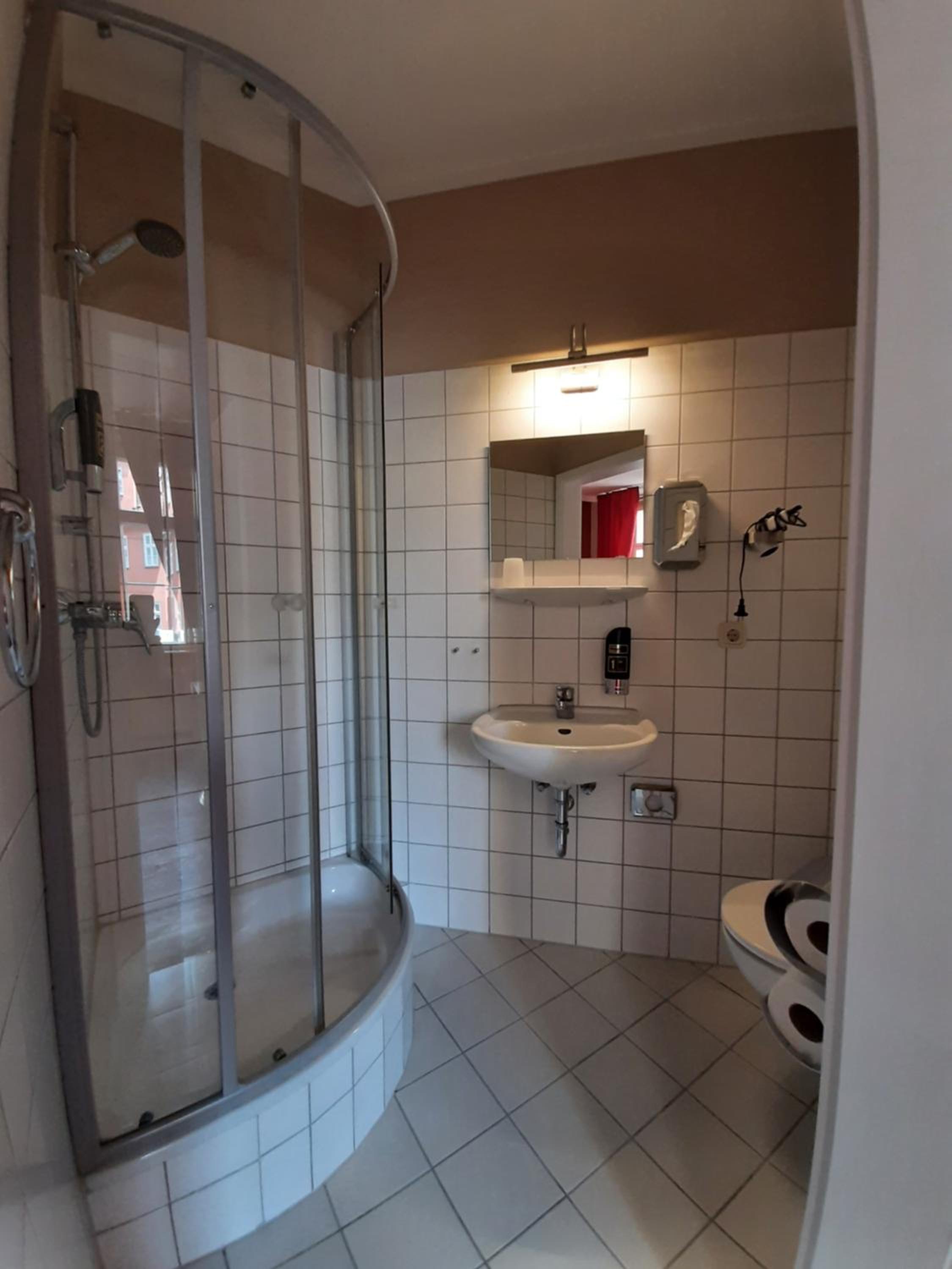 Double Room with Private Bathroom - Photo 7