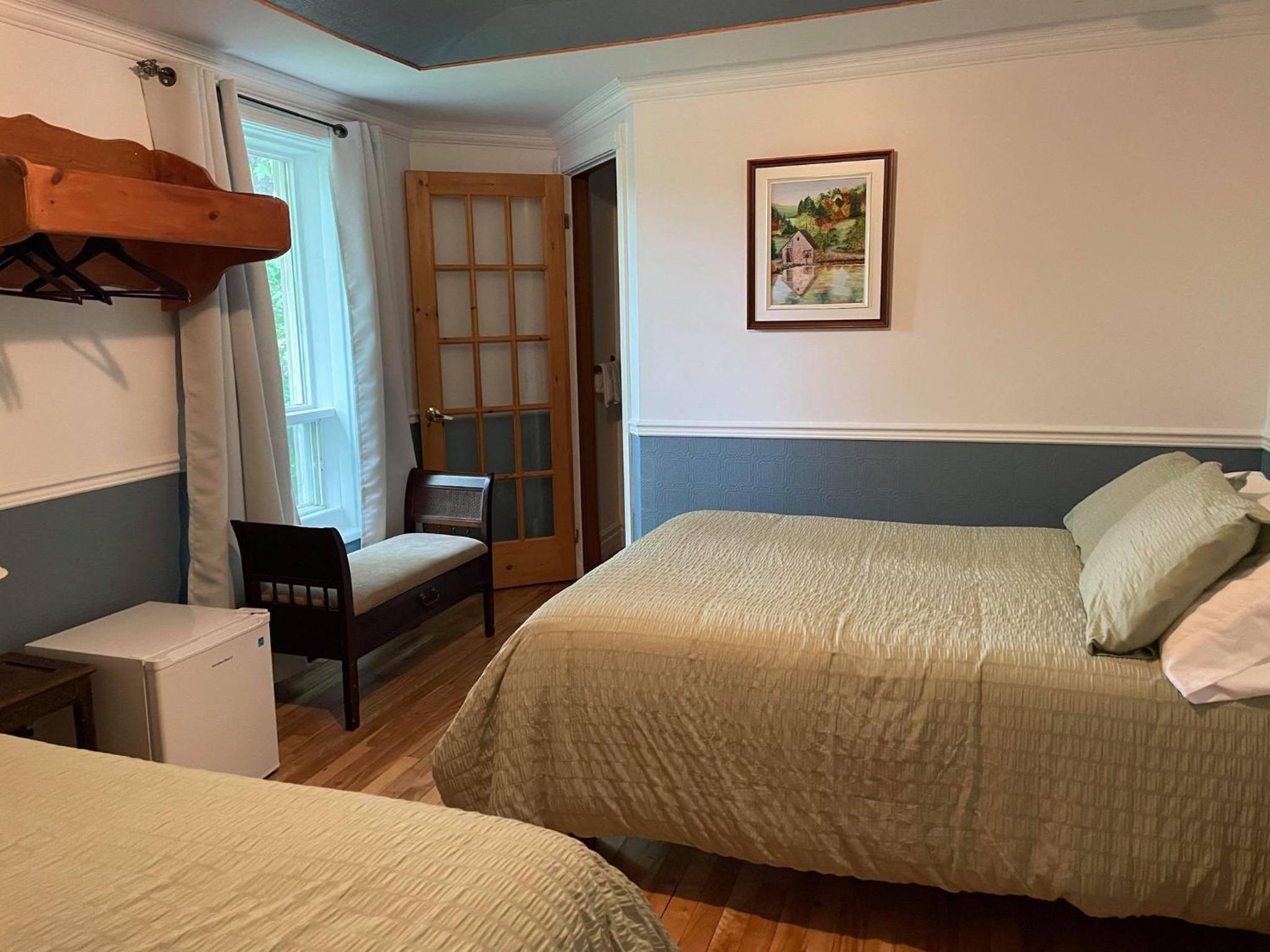Quadruple Room with Private Bathroom photo 1