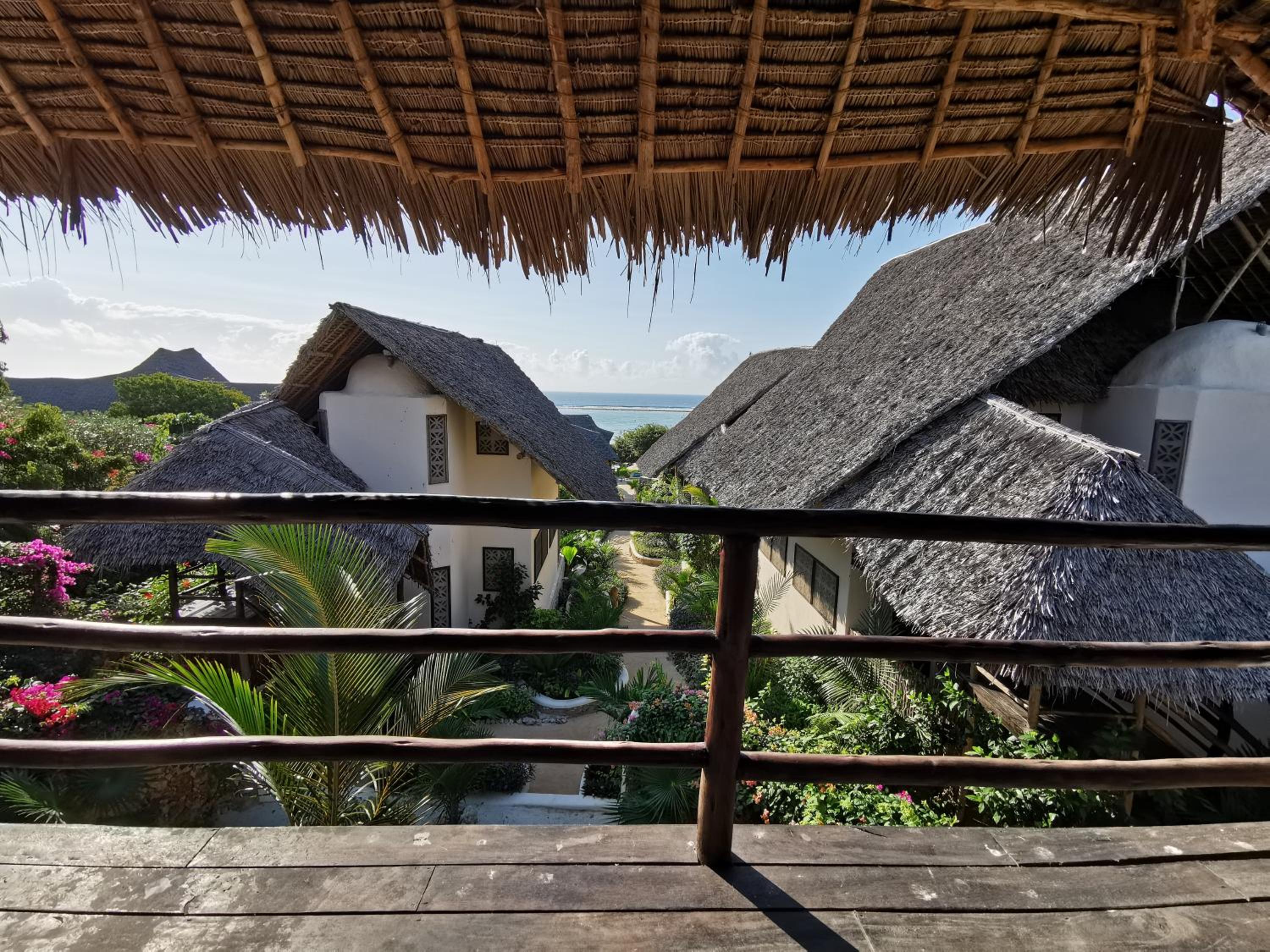 Suite with Partial Ocean View - Photo 8