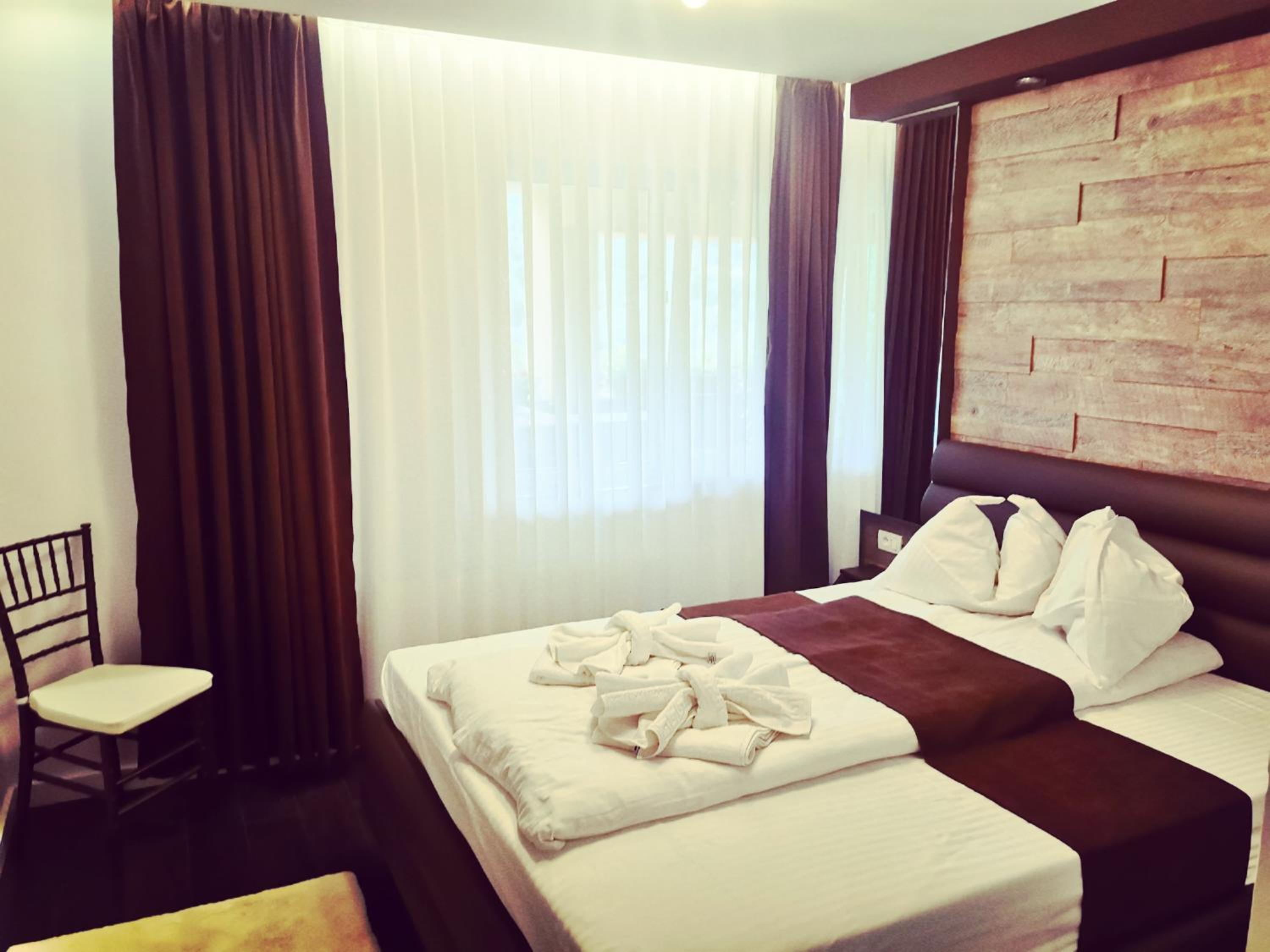 Double Room with Private Bathroom - Photo 23