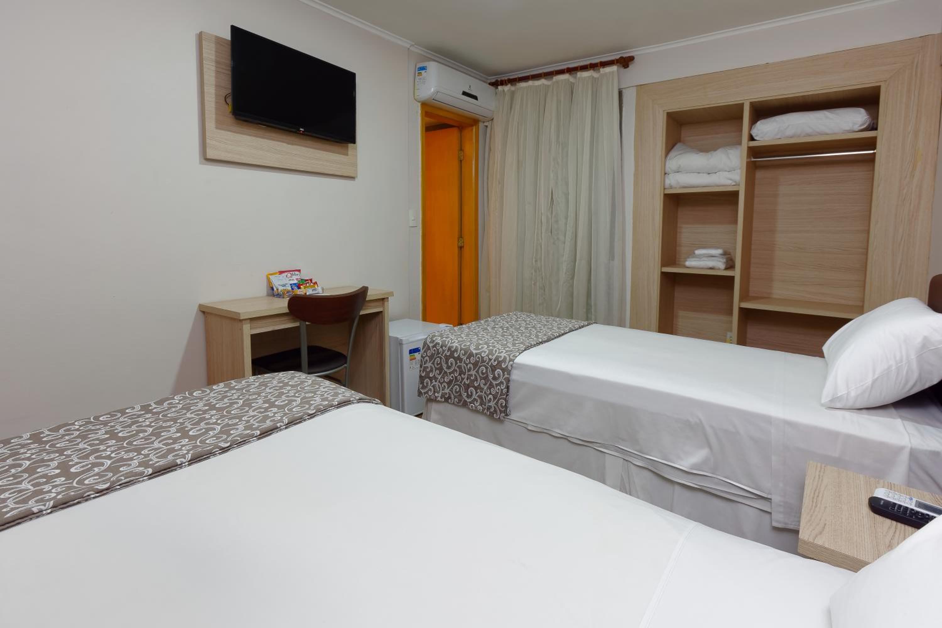 Twin Room - Photo 1