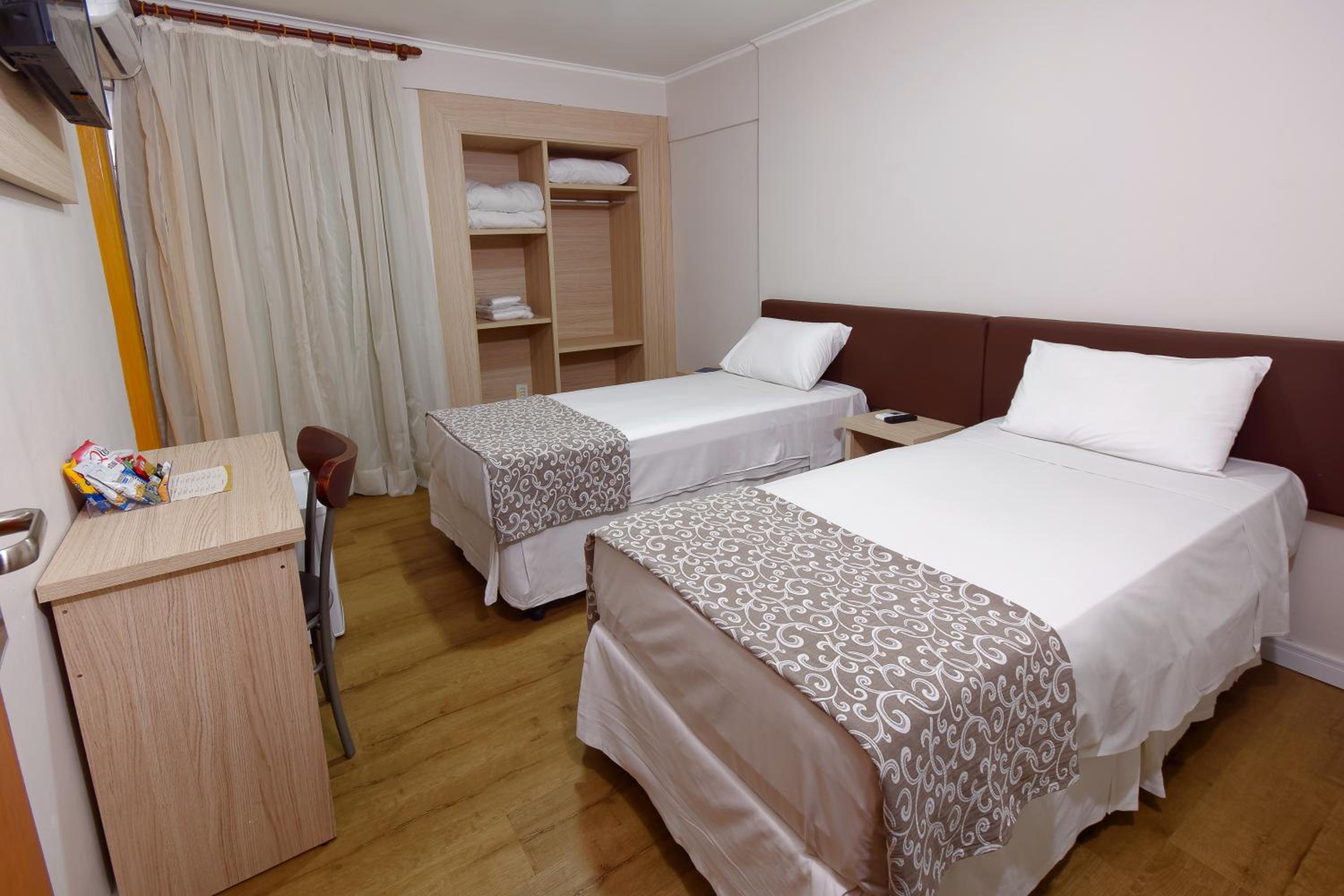 Twin Room - Photo 5