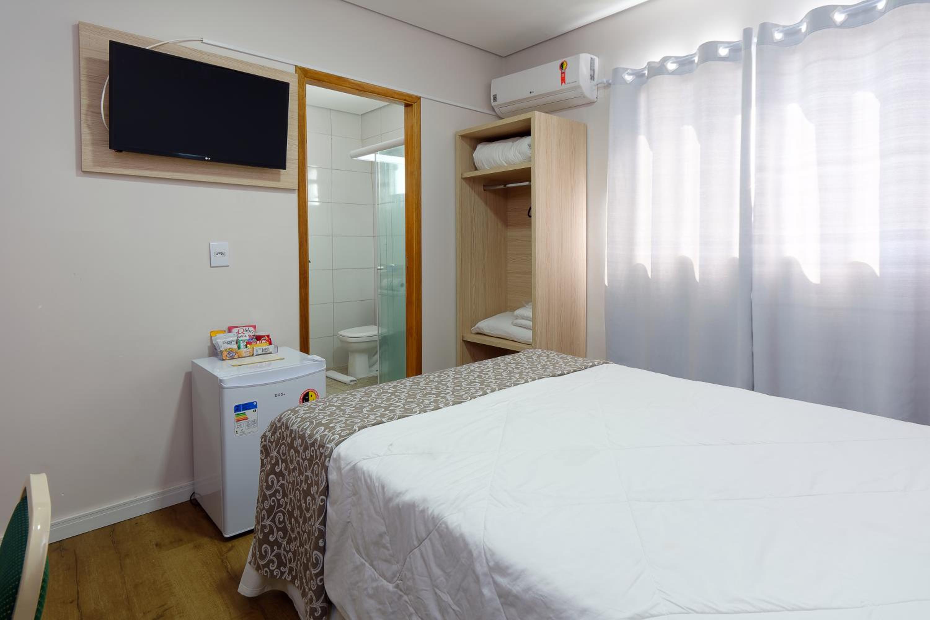 Budget Double Room - Photo 7