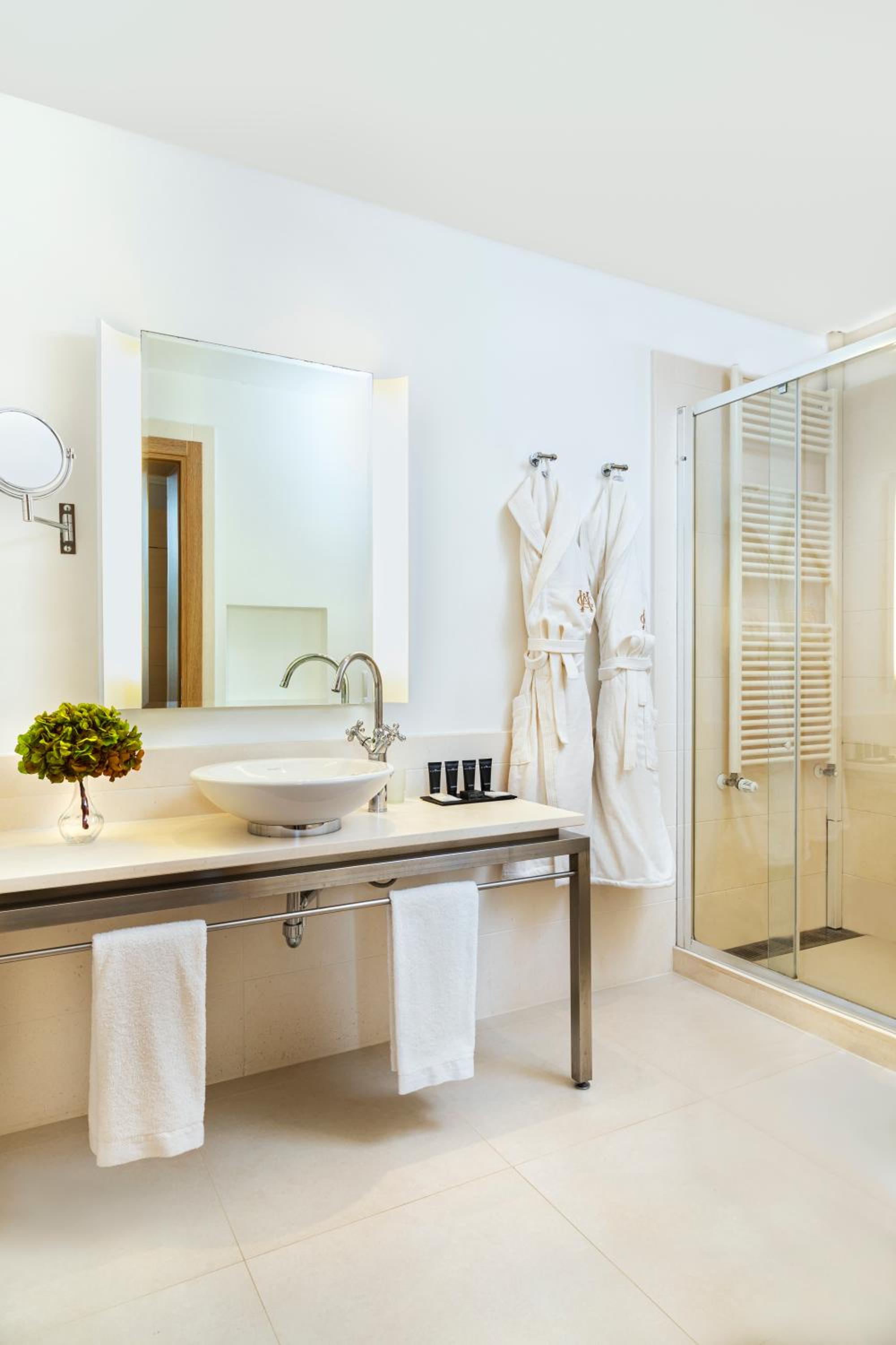 Superior Double or Twin Room with Sea View - Photo 2