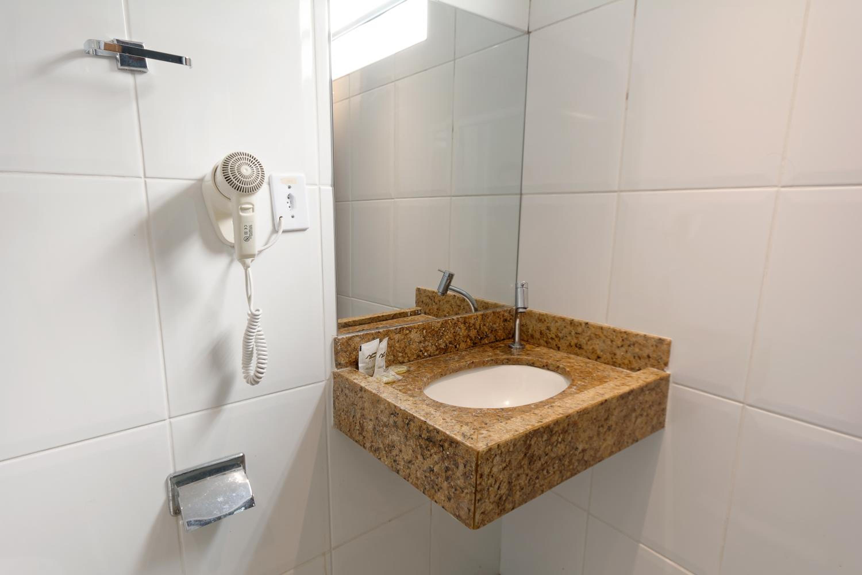 Double Room - Photo 8