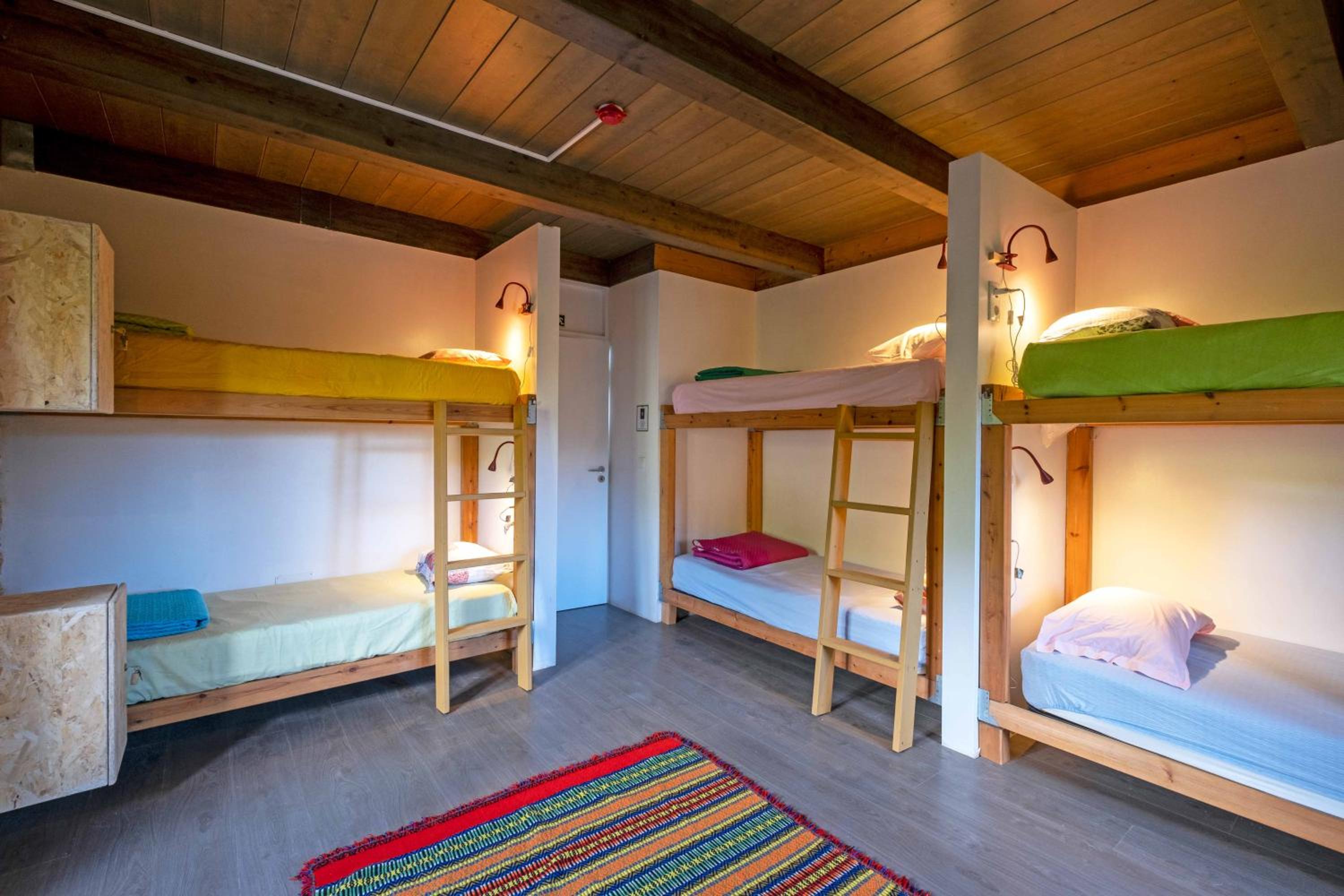 Bed in 6-Bed Mixed Dormitory Room photo 2