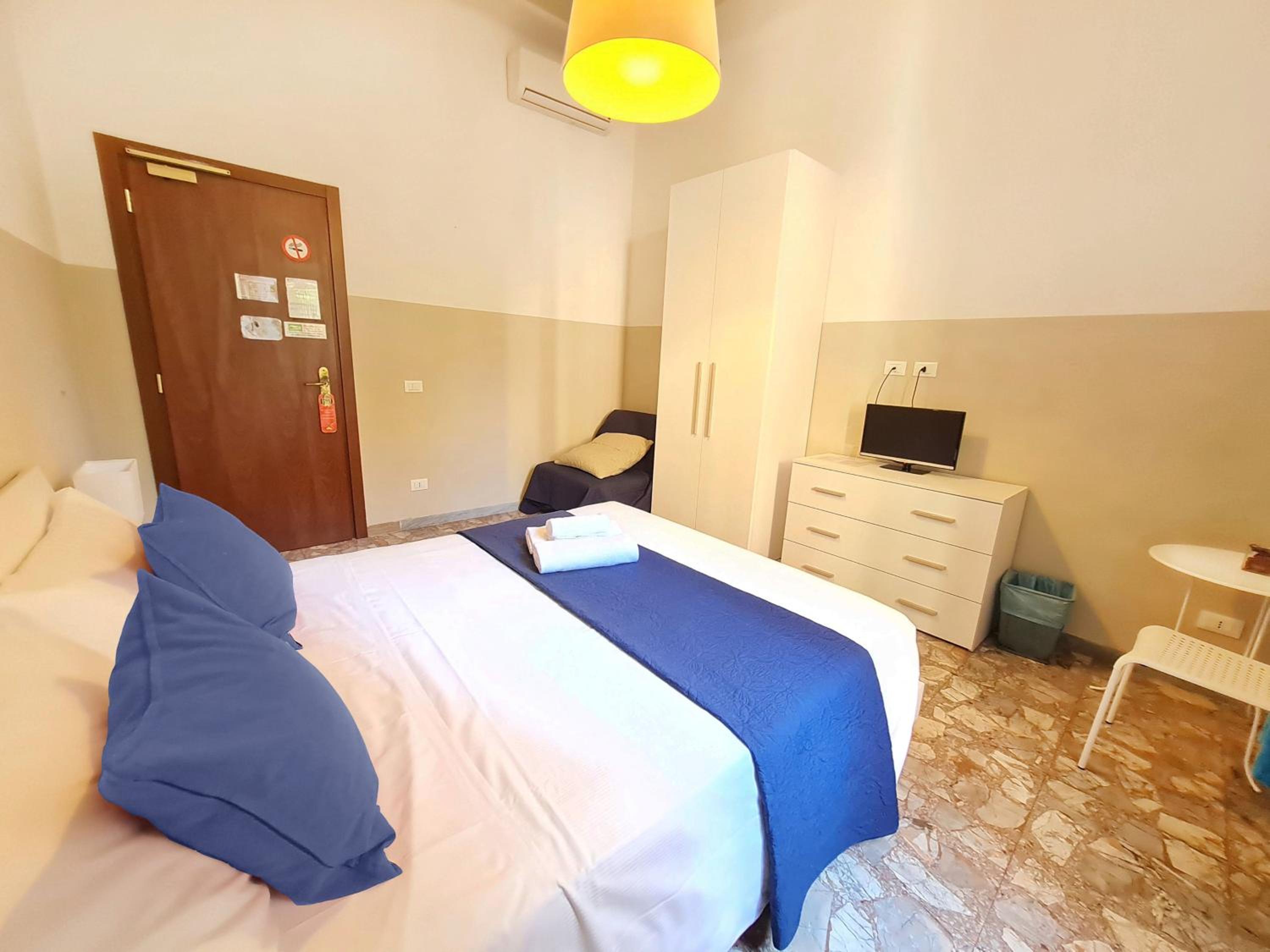 Double Room with Shared Toilet photo 3
