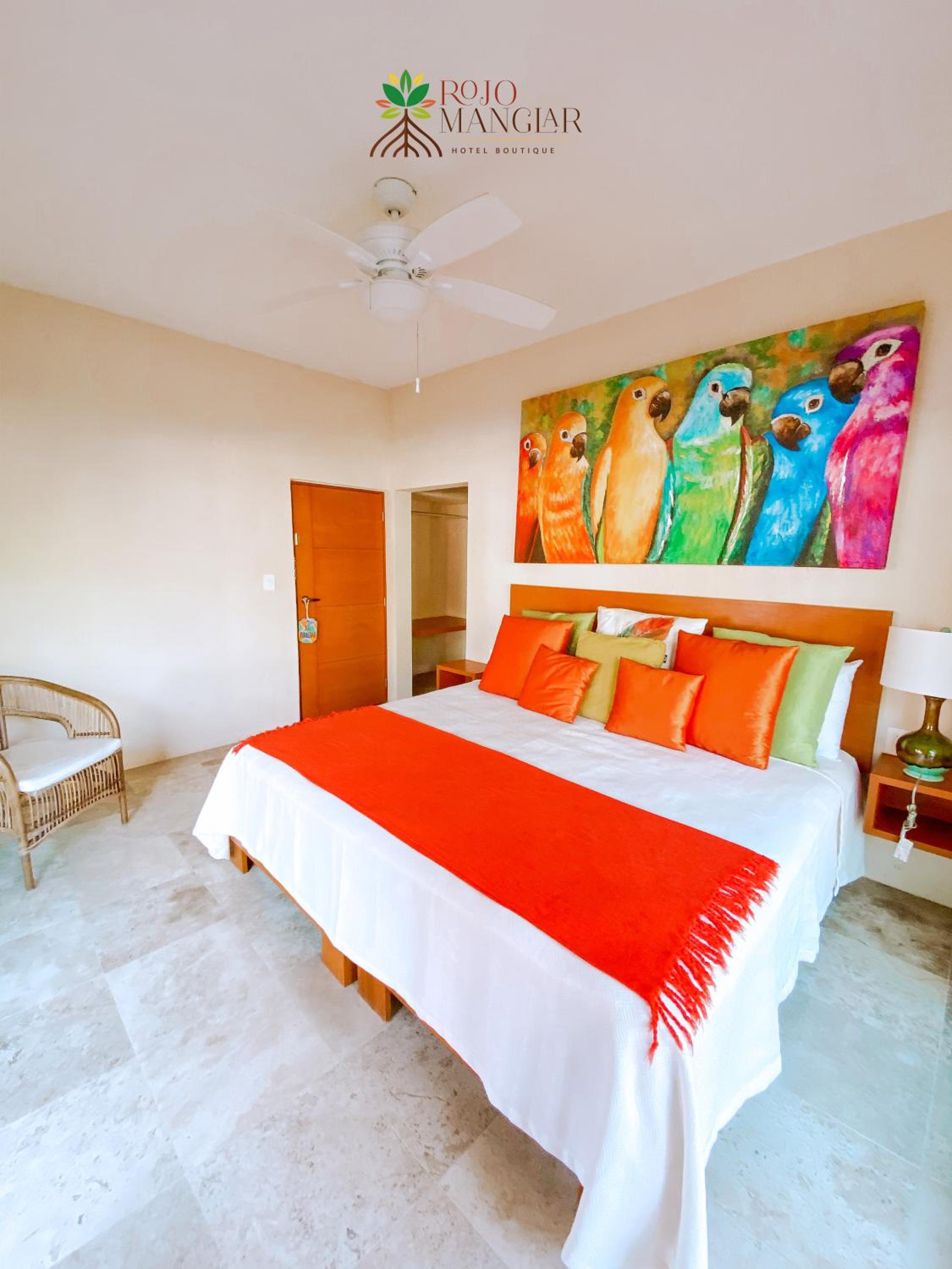 Double Room with Pool View - Photo 11