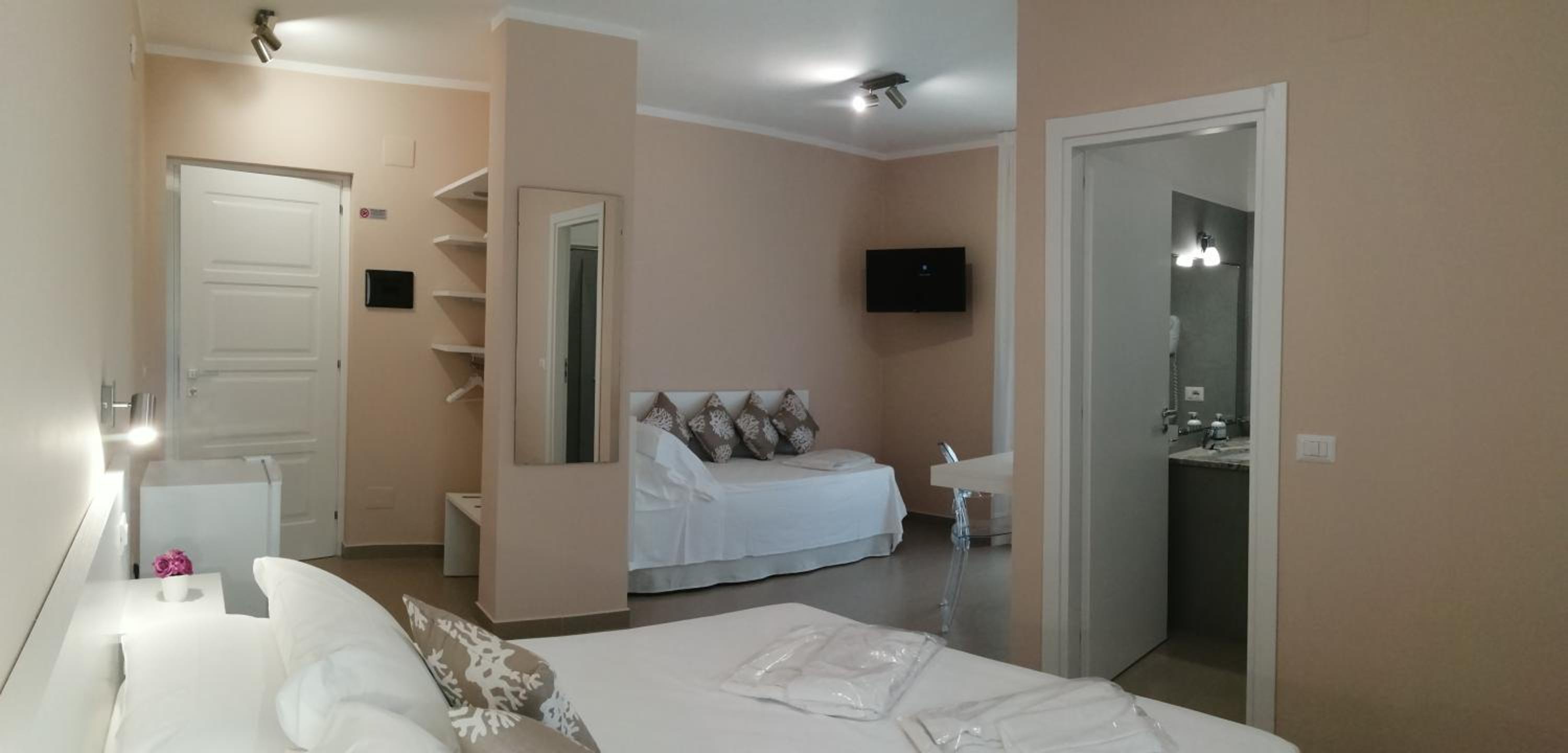 Deluxe Triple Room photo 1