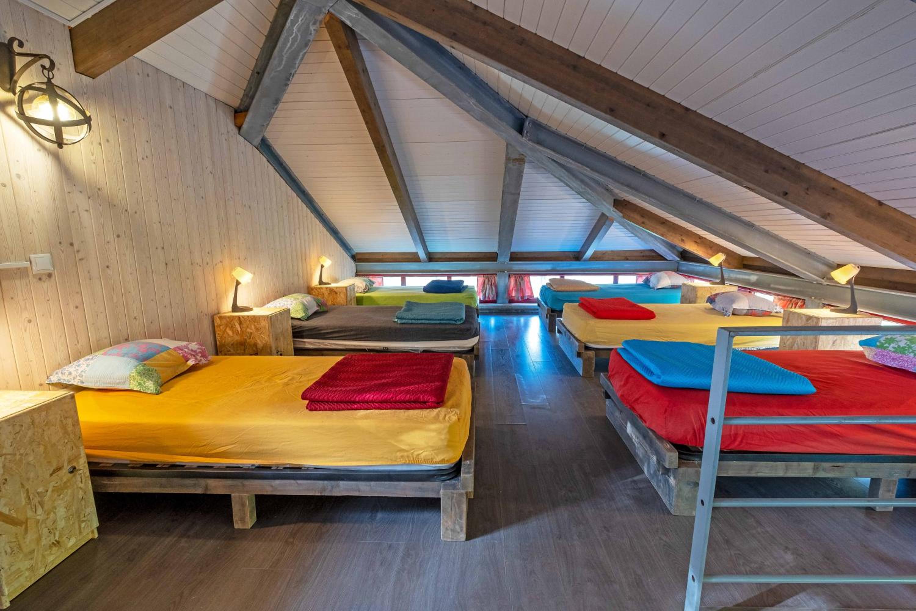 Bed in 8-Bed Mixed Dormitory Room photo 3