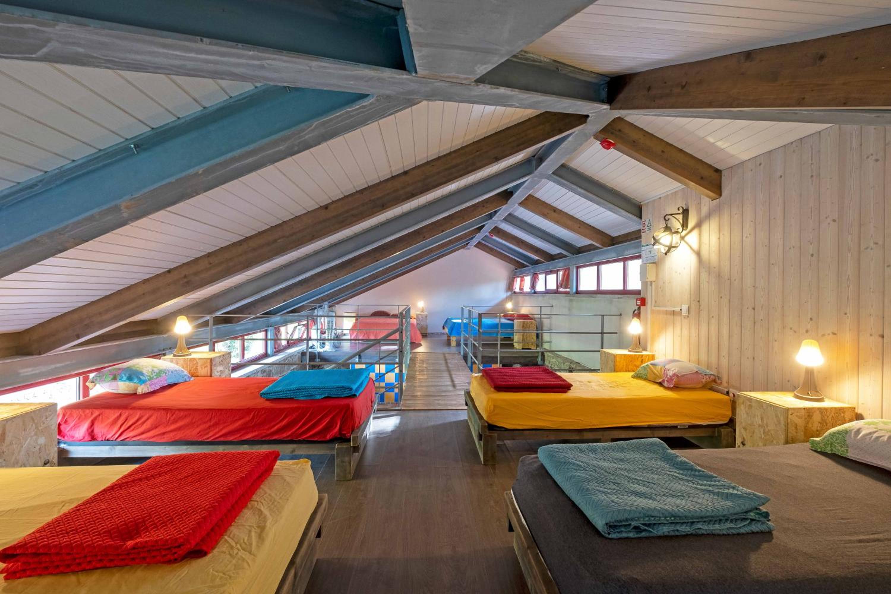 Bed in 8-Bed Mixed Dormitory Room photo 1