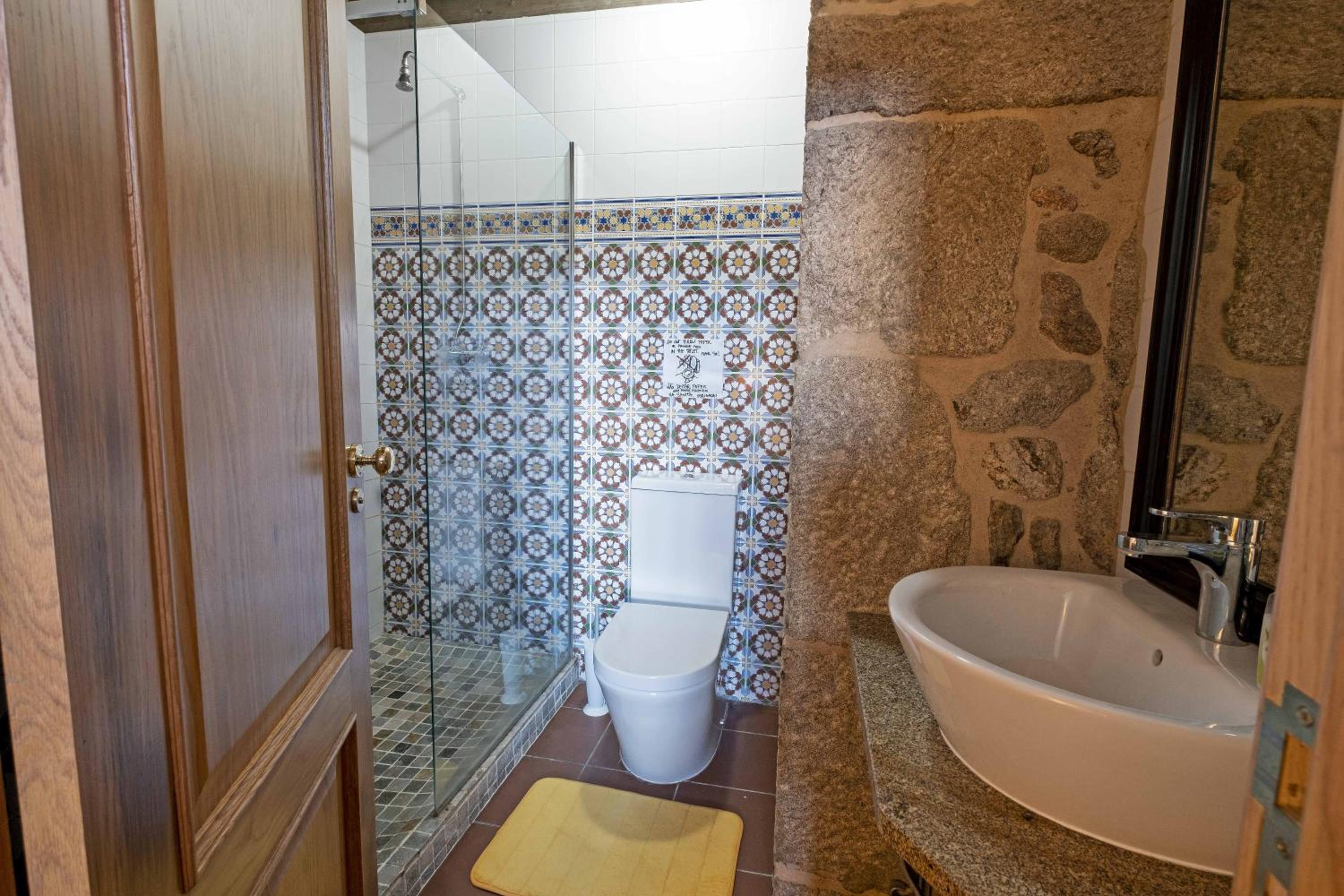Deluxe Double Room with Shower photo 2
