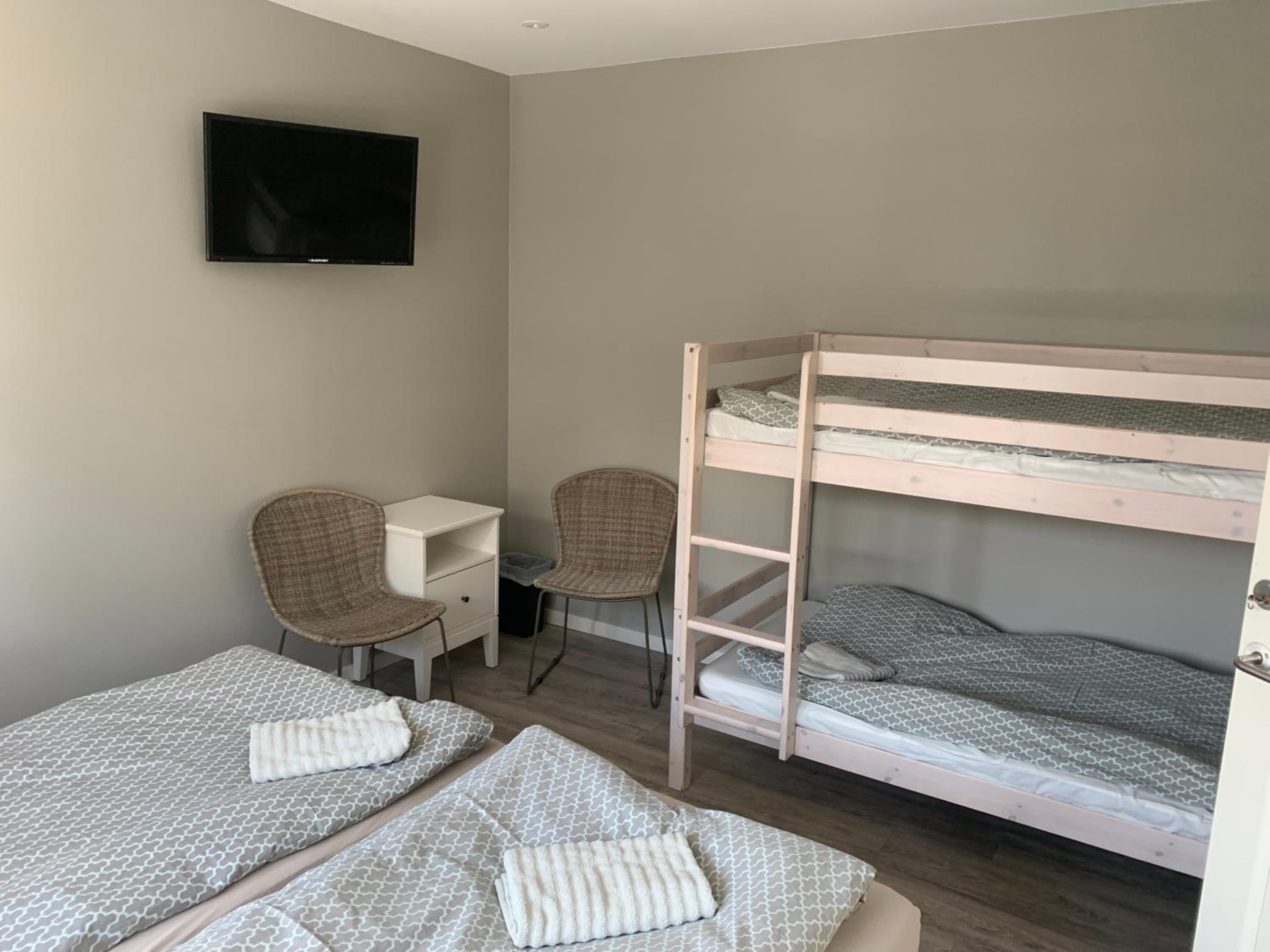 Quadruple Room with Shared Bathroom photo 3