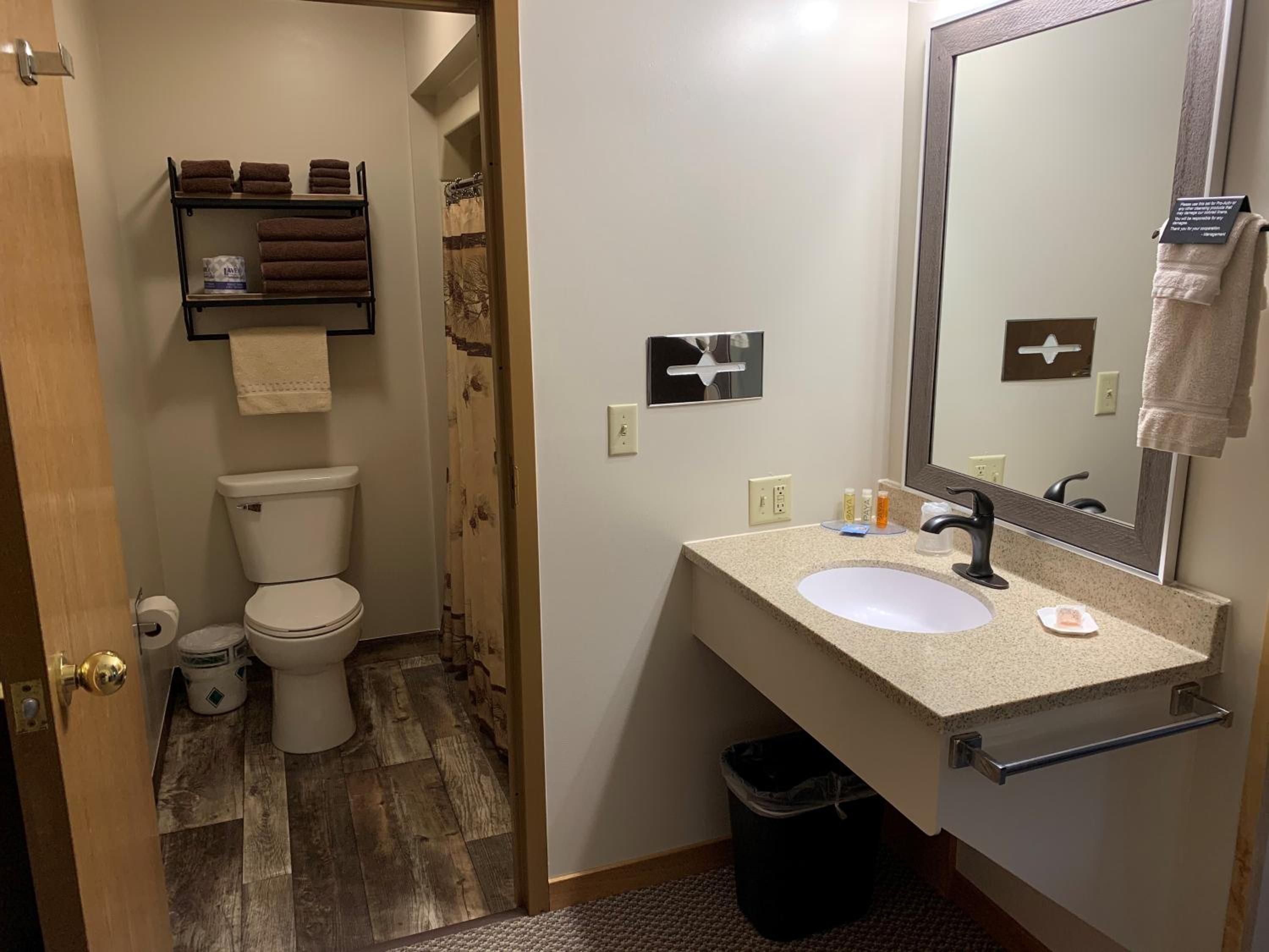 Deluxe Queen Room photo 2