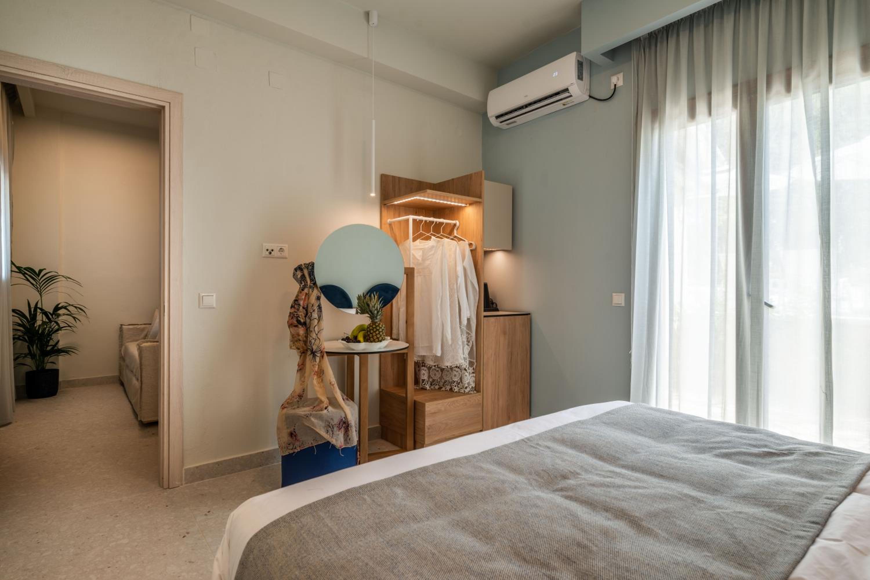 Deluxe Double Room with Extra Bed photo 2