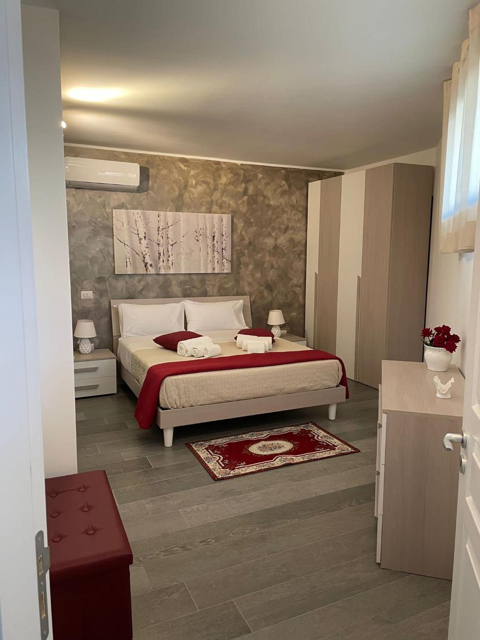 Queen Room photo 2