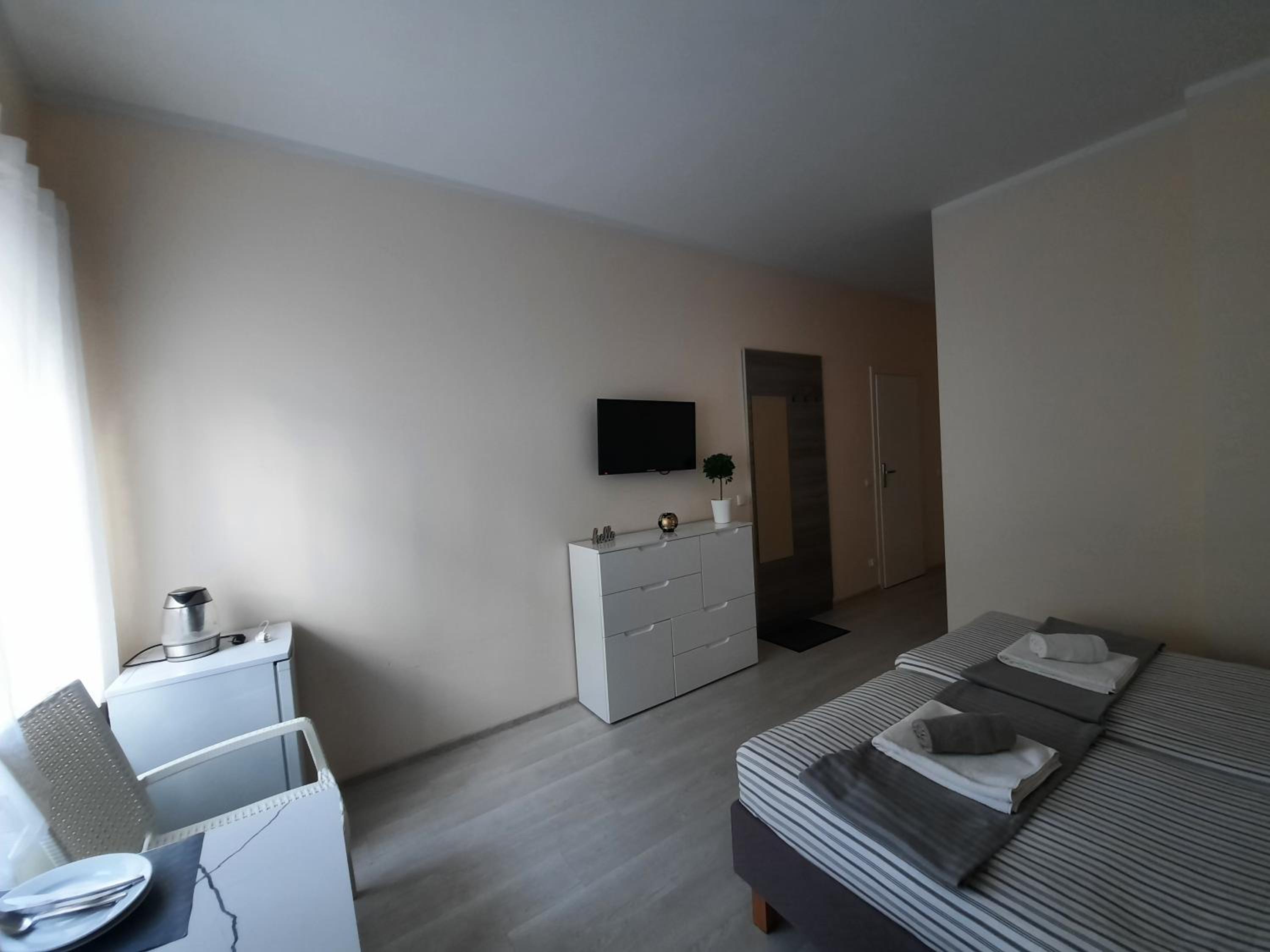 Large Double or Twin Room - Photo 2