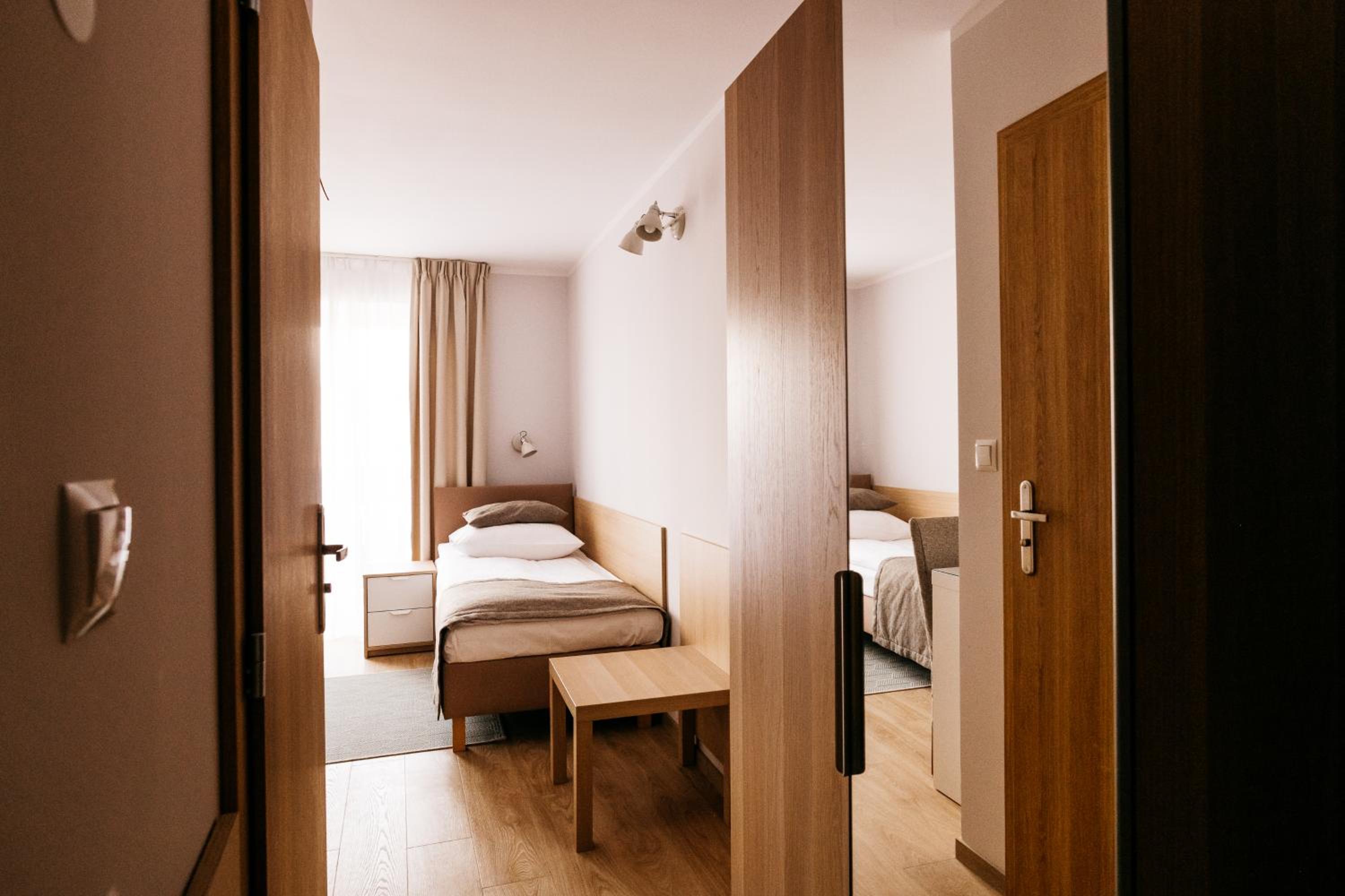 Double Room with Balcony - Photo 3