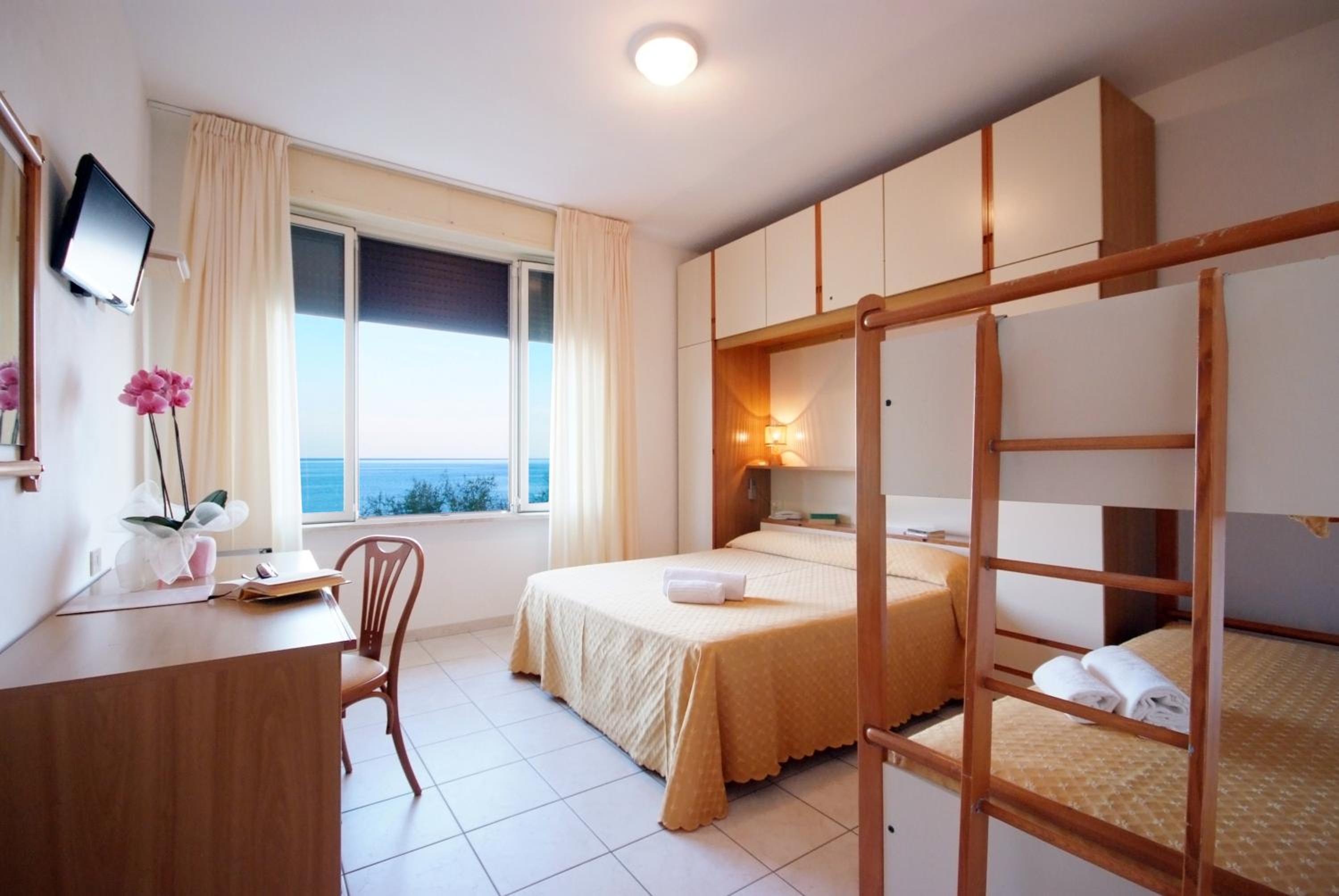 Triple Room with Sea View photo 2