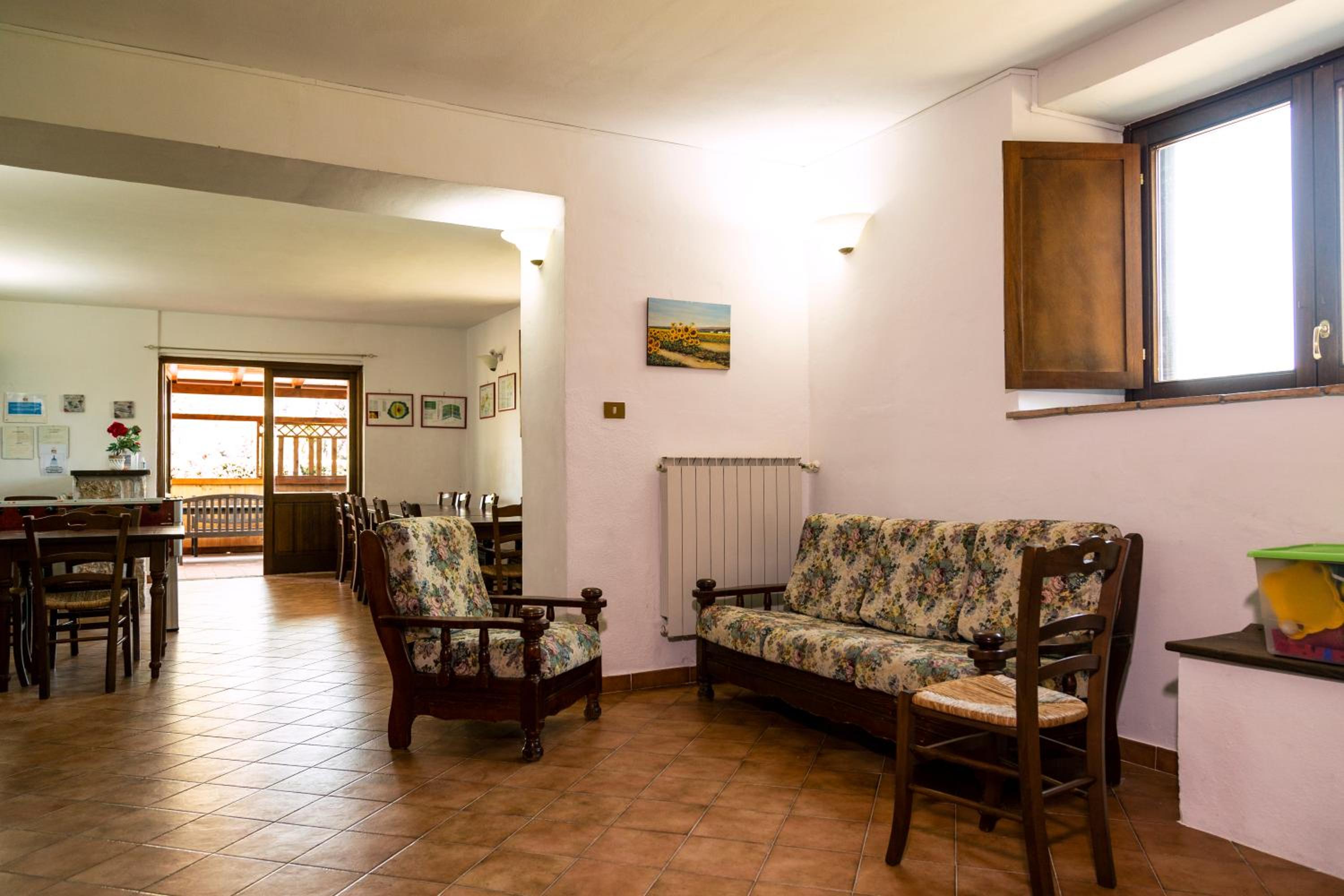 Seven-Bedroom House photo 1