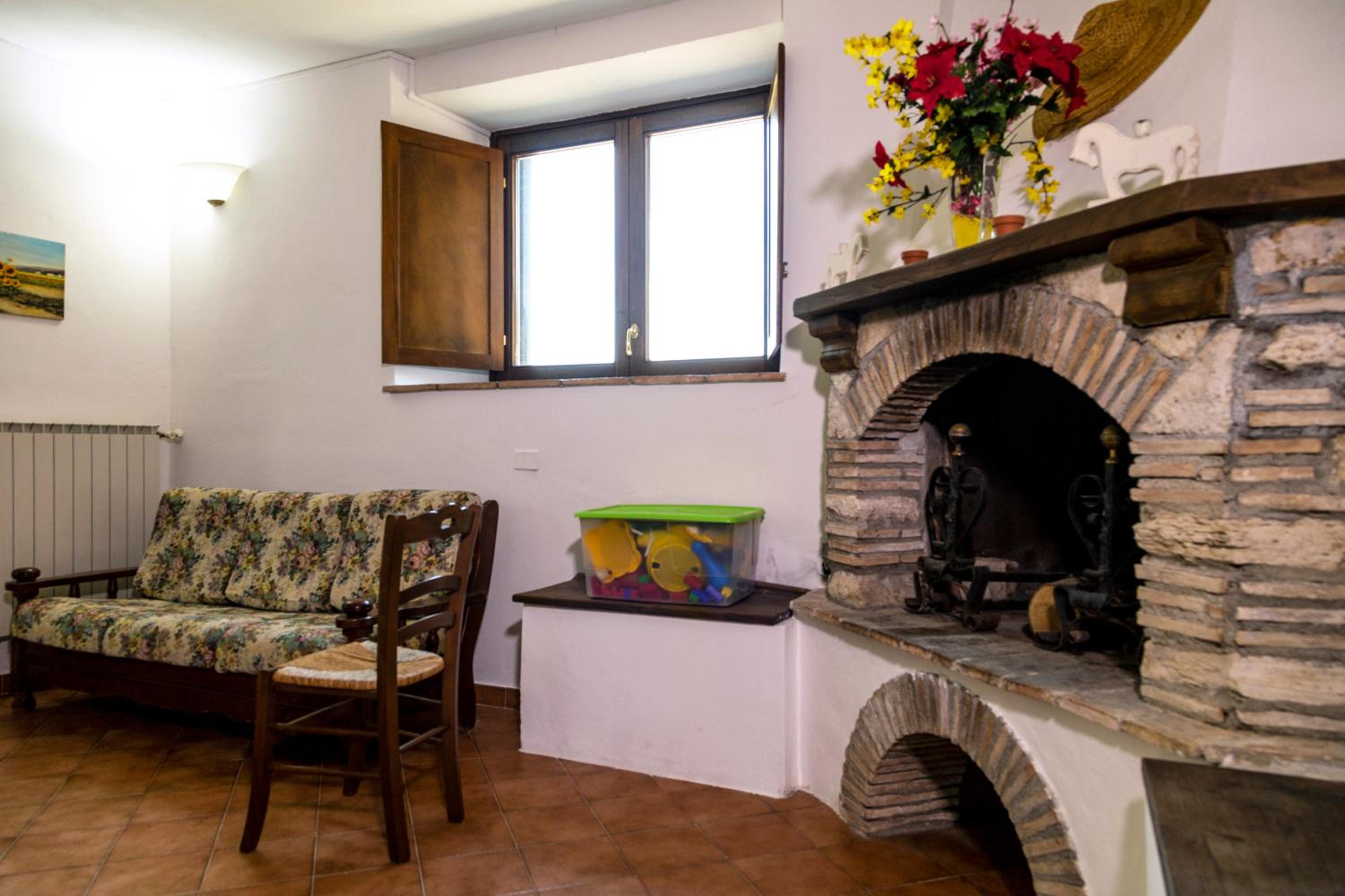 Seven-Bedroom House photo 3