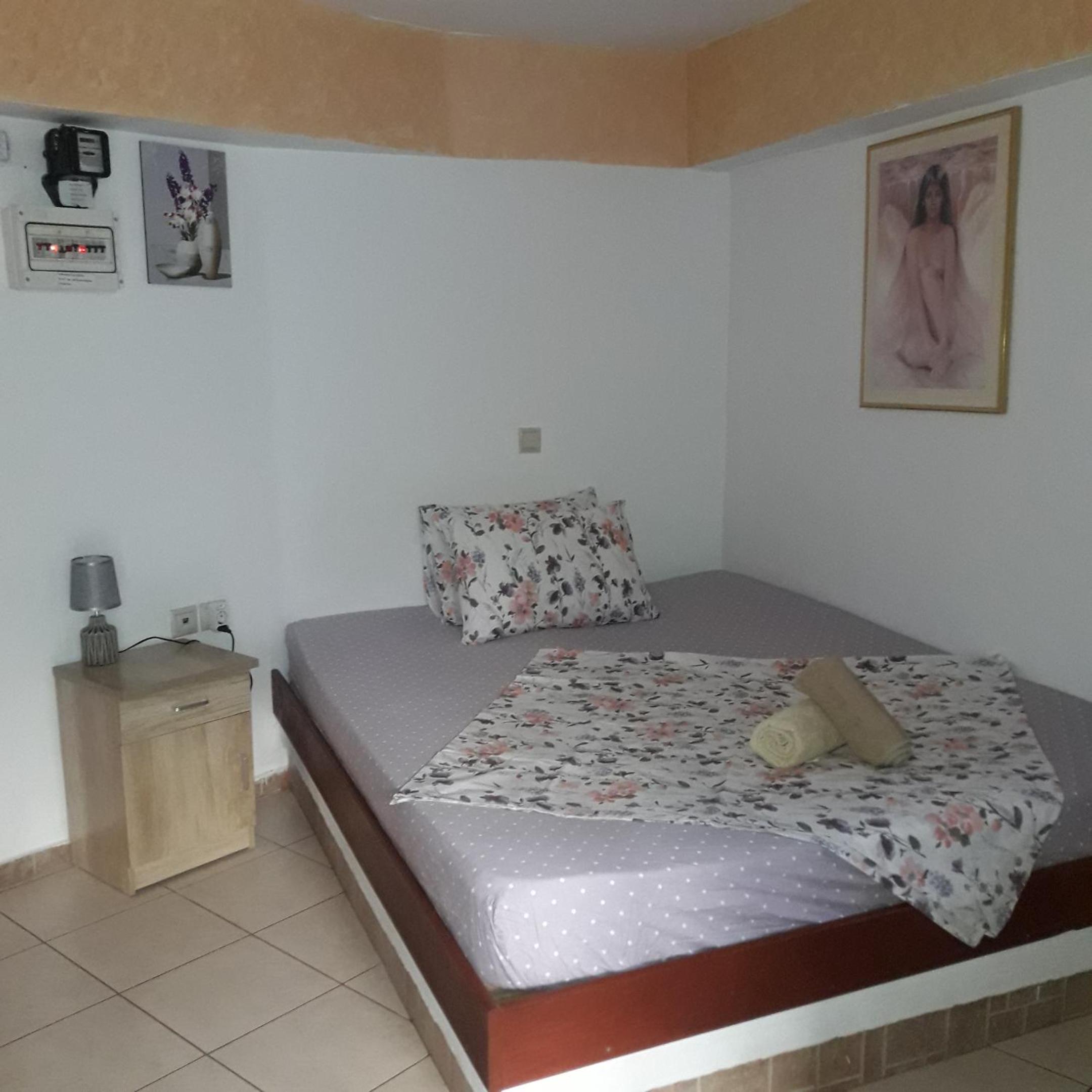 One-Bedroom Apartment - Photo 11
