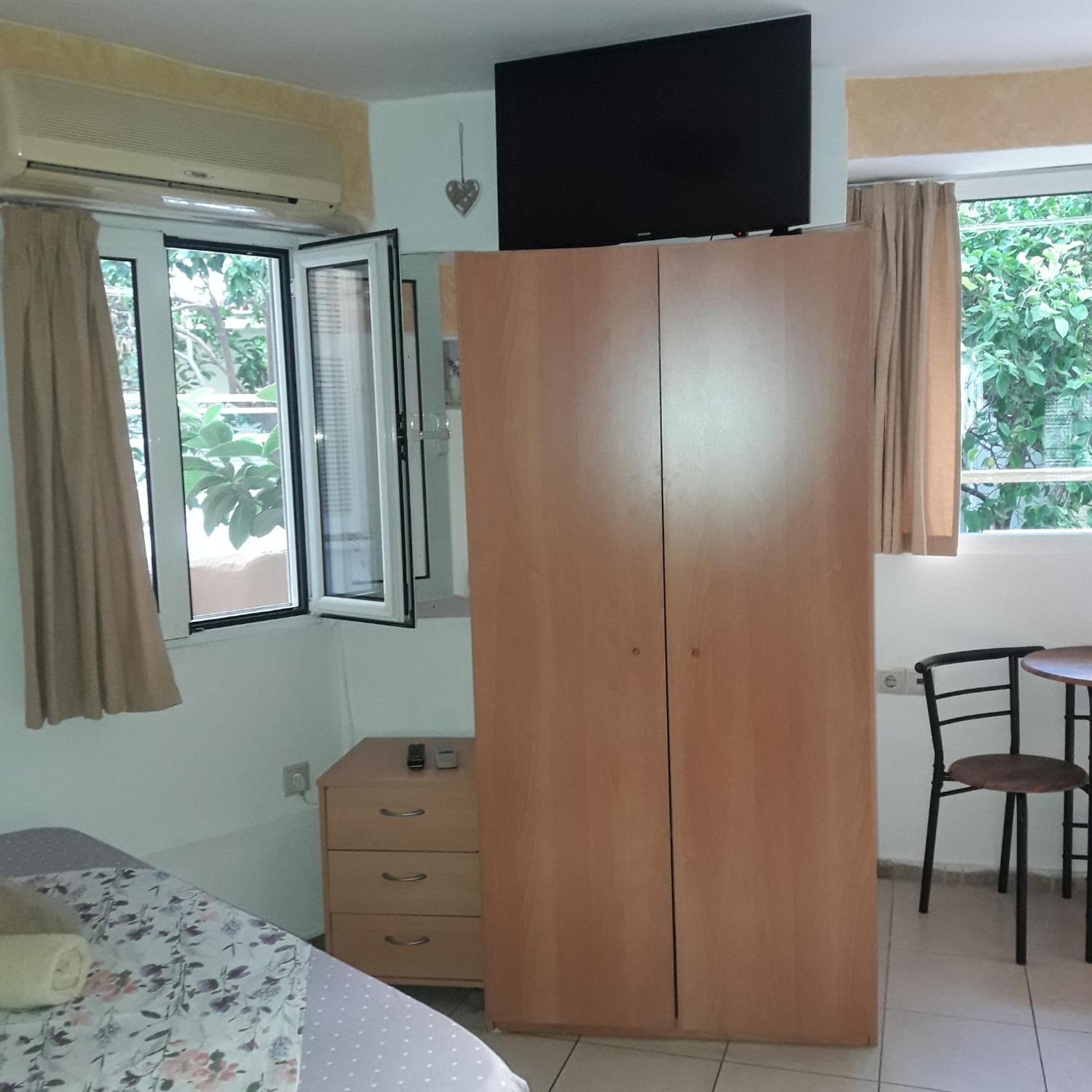 One-Bedroom Apartment - Photo 10
