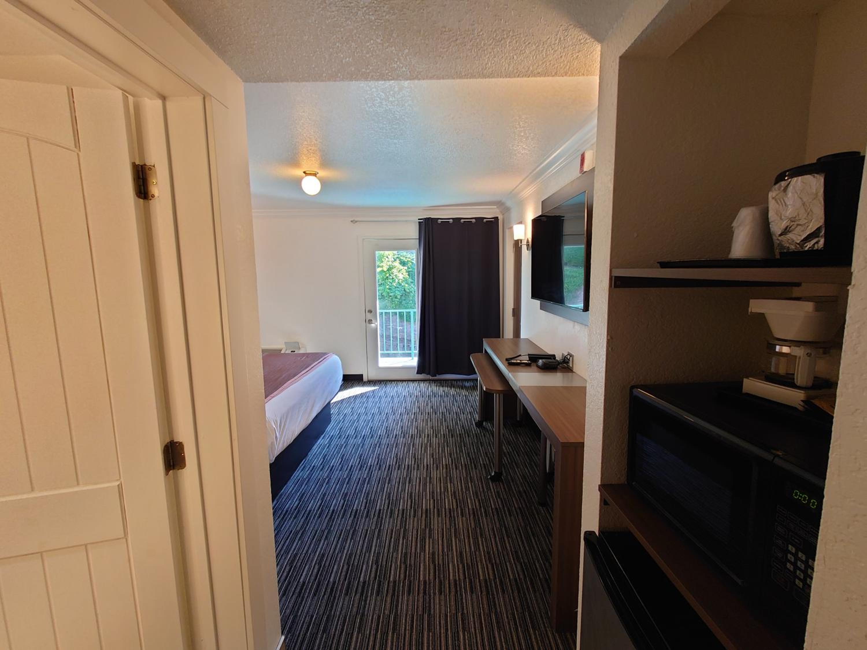King Renovated Room With Pool View - Photo 1