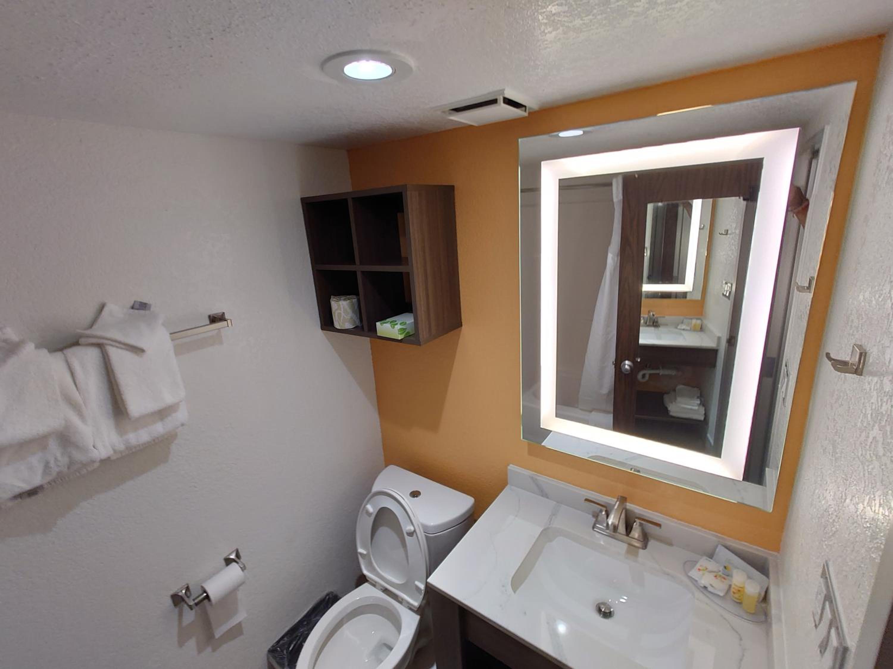 King Renovated Room With Pool View - Photo 5