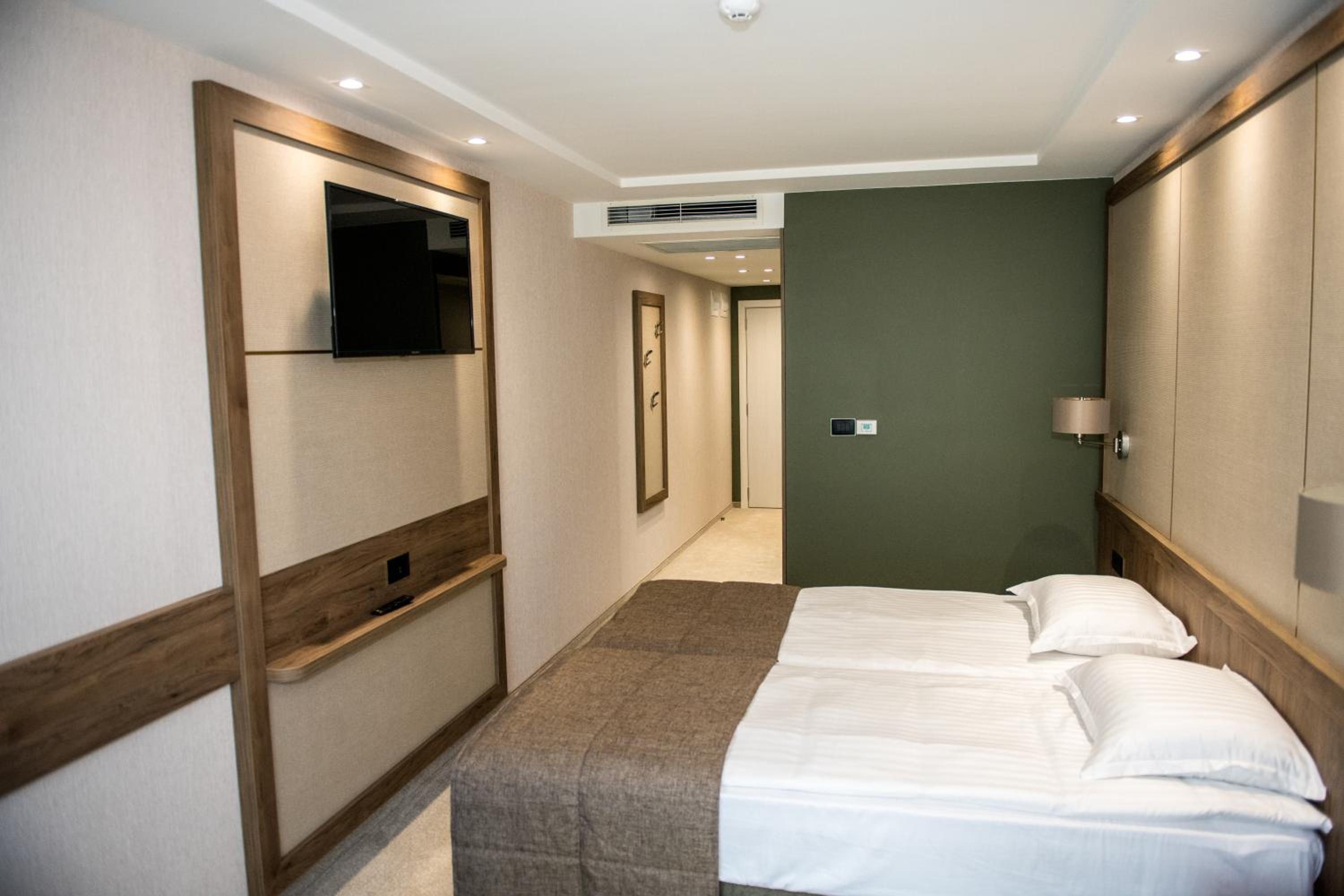 Deluxe Double or Twin Room with Garden View photo 2