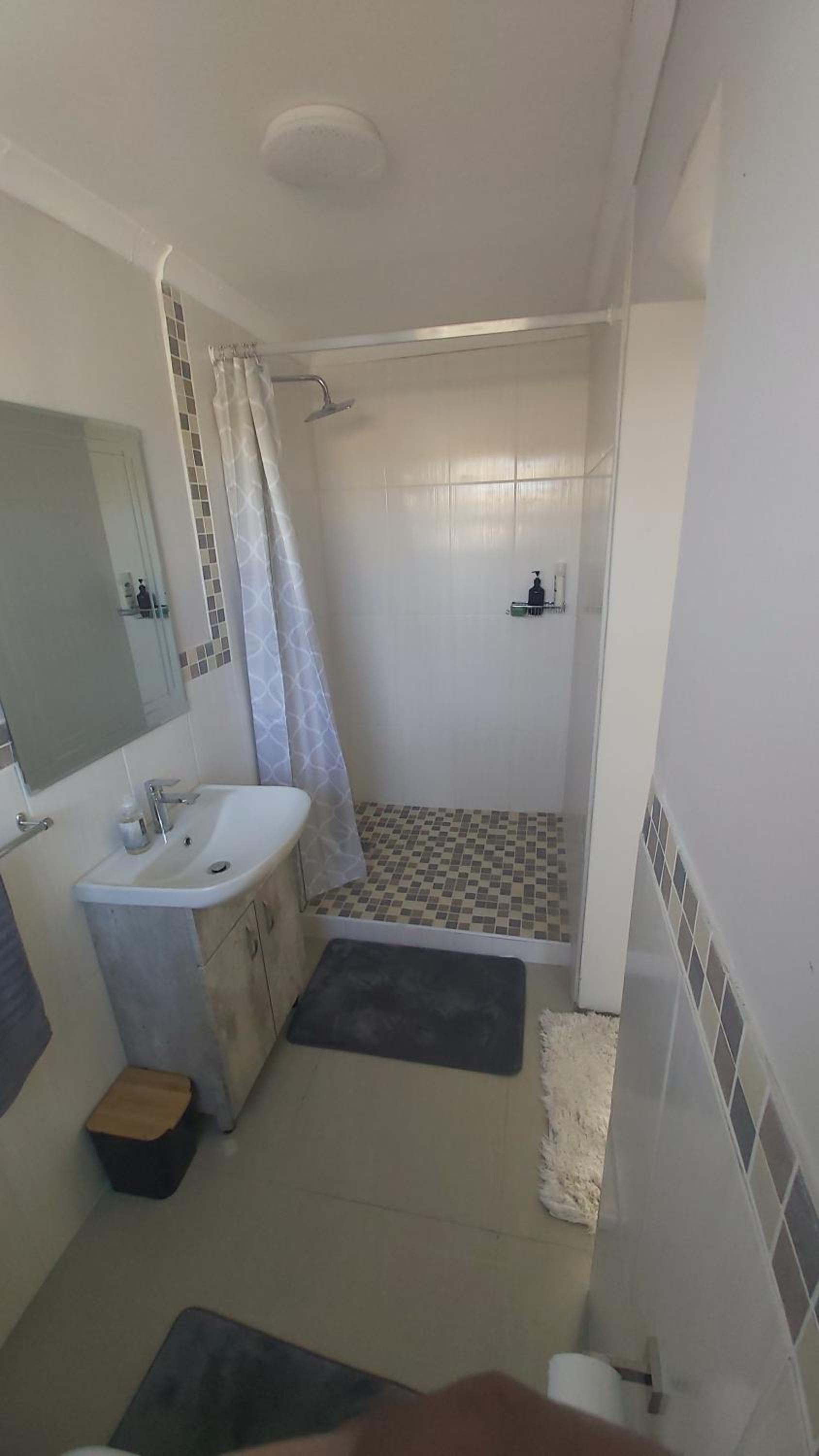 One-Bedroom Apartment - Photo 5