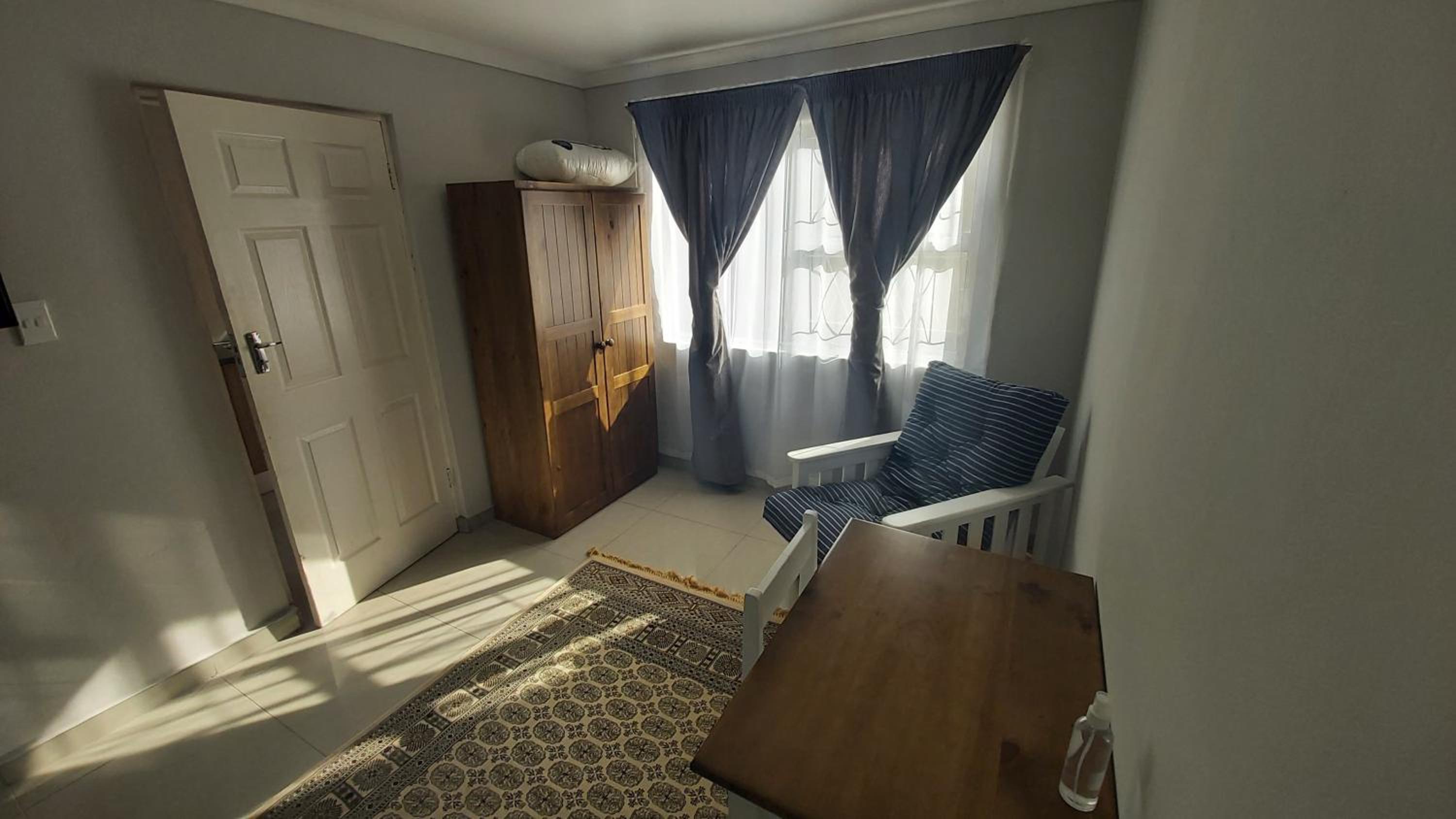 One-Bedroom Apartment - Photo 4