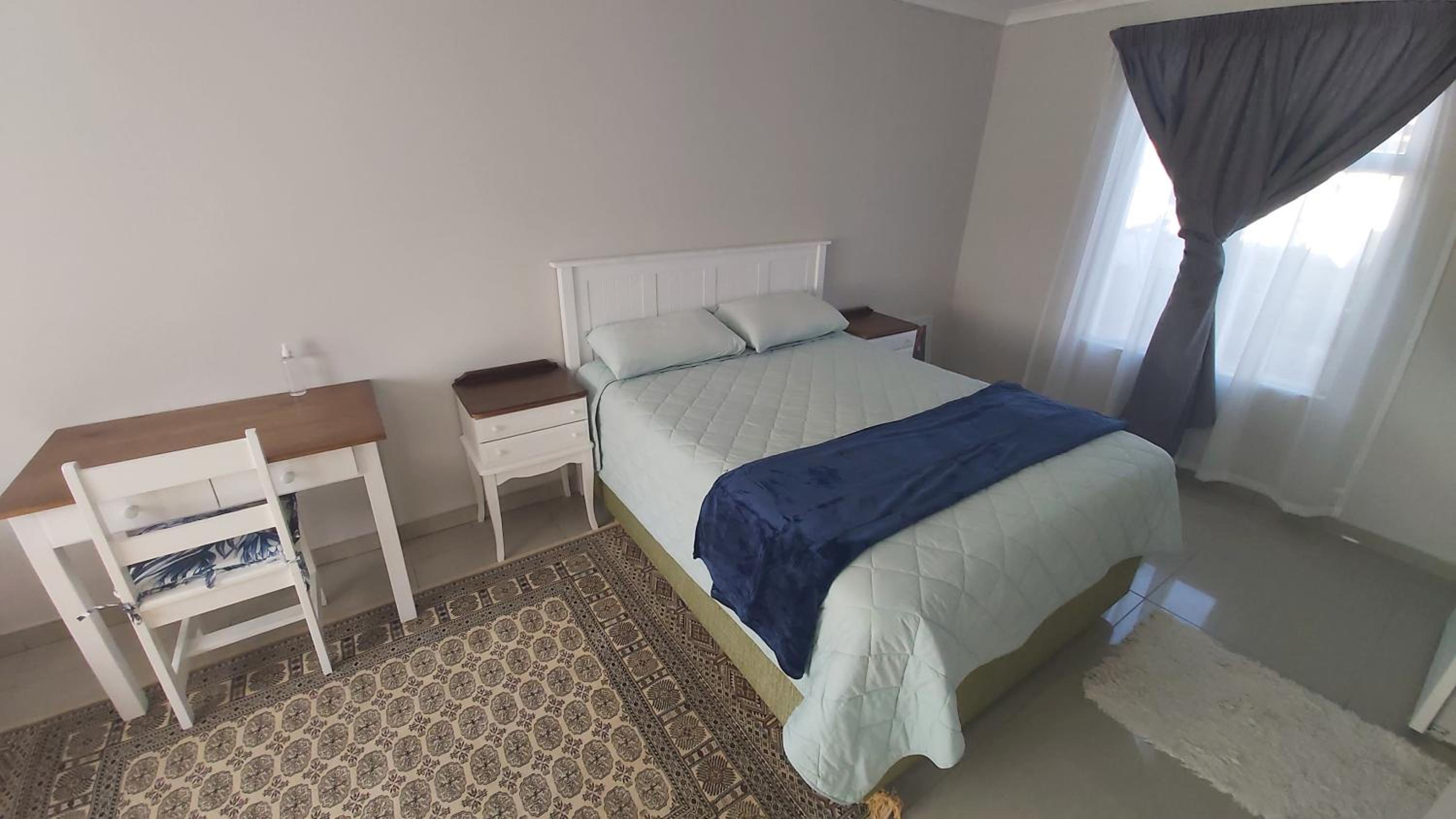 One-Bedroom Apartment - Photo 10
